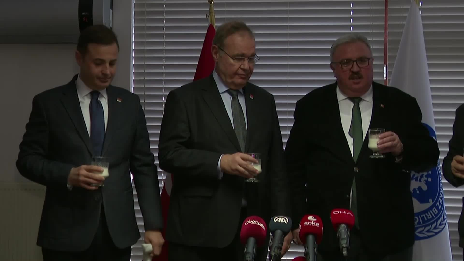 FAİK ÖZTRAK: "ÜRETİCİ 4 LİRA 68 KURUŞA MAL ETTİĞİ SÜTÜ 4 LİRA 30 KURUŞTAN SATIYOR"
