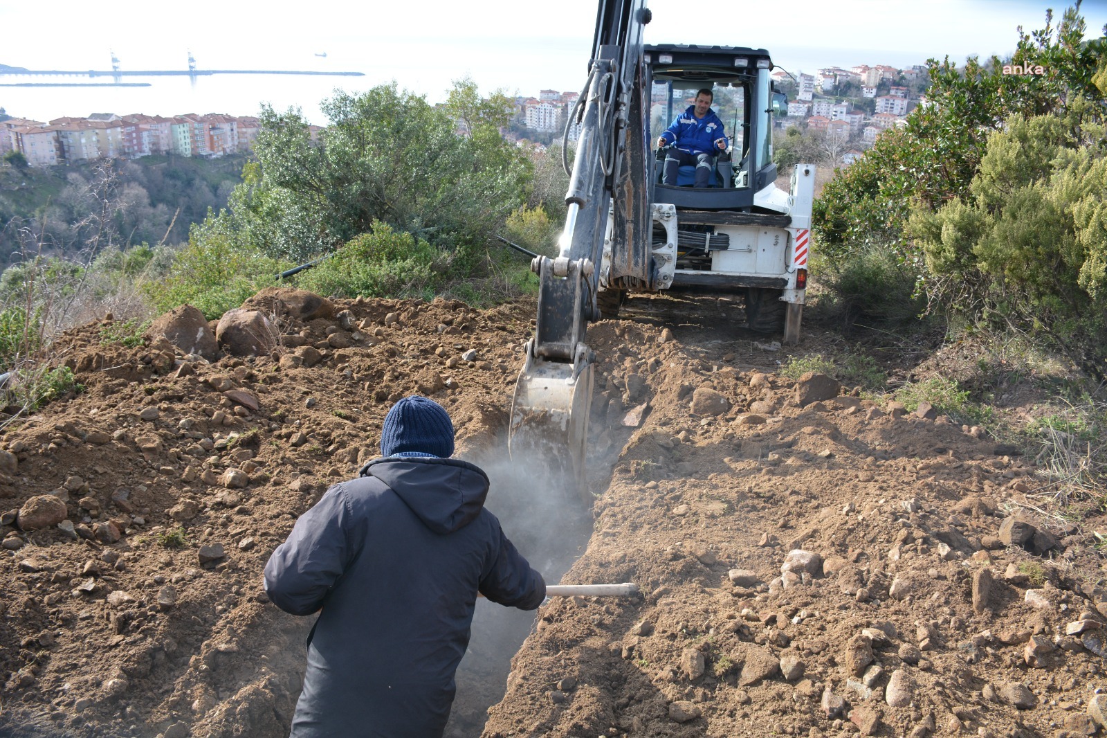 KDZ. EREĞLİ BELEDİYESİ, İLÇENİN DÖRT BİR YANINDA ÇALIŞMALARINI SÜRDÜRÜYOR