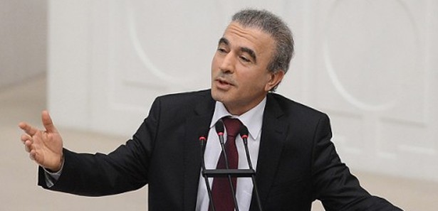 AKP'Lİ İSİMLERDEN VEKİL TRANSFERİYLE İLGİLİ İKİ FARKLI AÇIKLAMA
