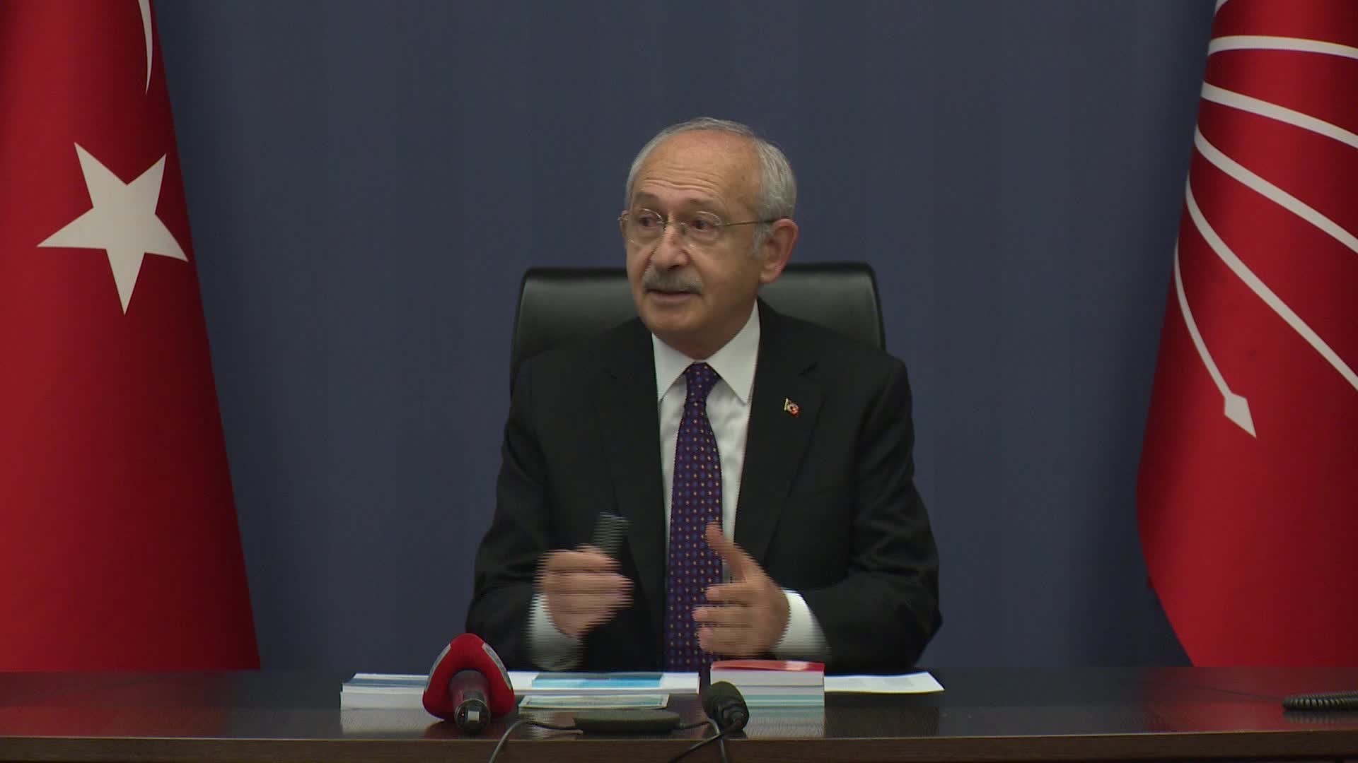 DİYARBAKIR’DA AKP'DEN AYRILARAK CHP'YE KATILANLARA ROZET TAKAN KILIÇDAROĞLU: “CHP’YE KATILIMINIZ BÜYÜK BİR ONUR”