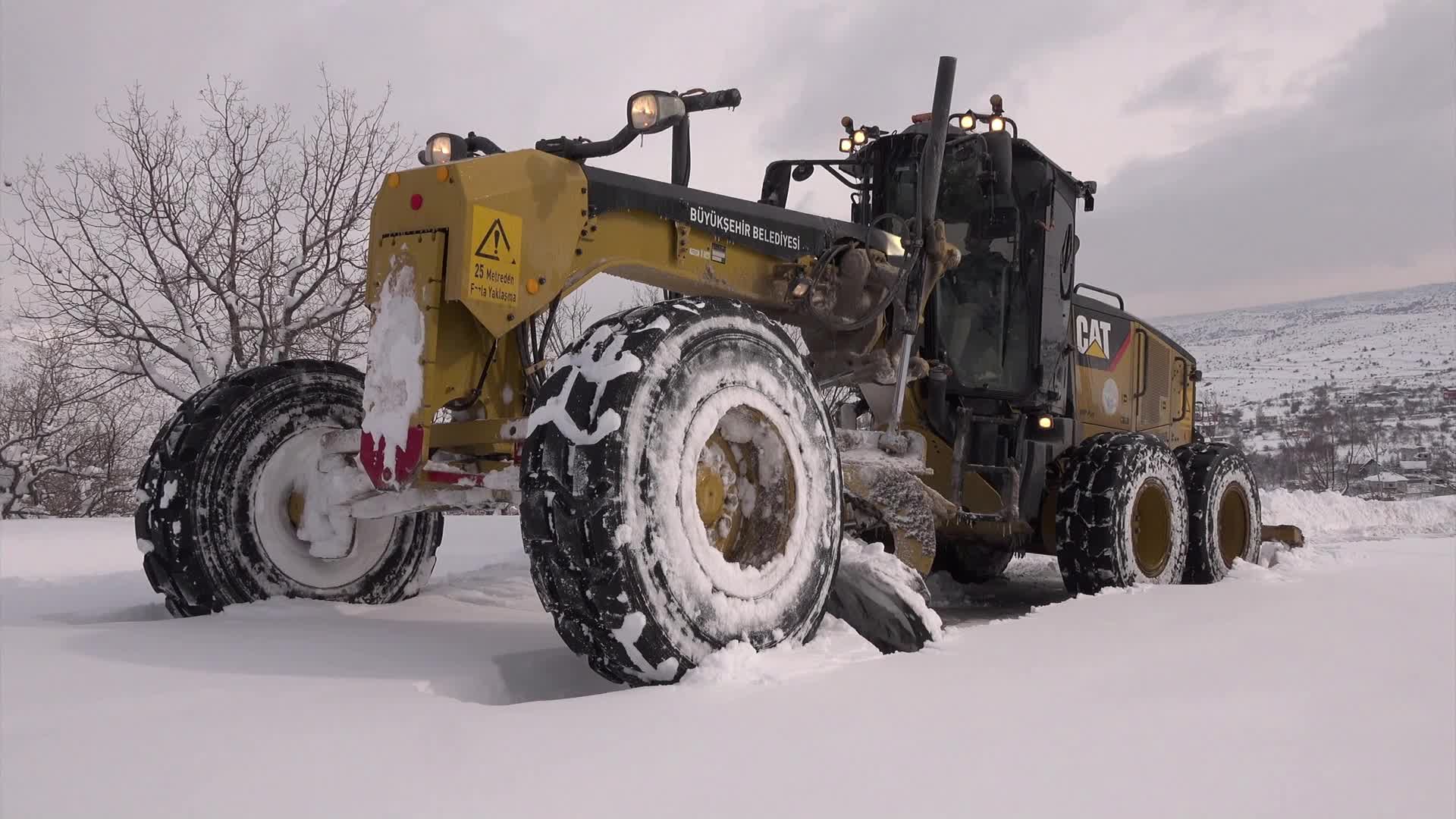 KAYSERİ’DE 101 KÖY YOLUNUN ULAŞIMA AÇILMASI İÇİN ÇALIŞMALAR SÜRÜYOR