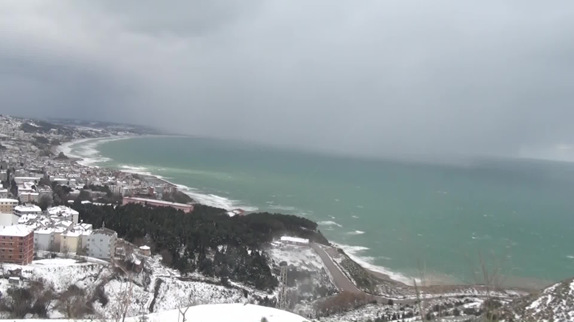 KARLI HAVA KÜTLESİNİN DENİZ ÜZERİNDEN KENTE YAKLAŞMASI GÖRÜNTÜLENDİ