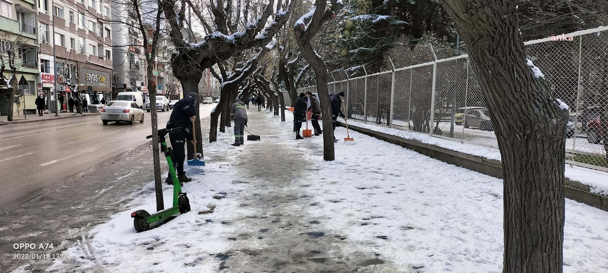 ESKİŞEHİR BÜYÜKŞEHİR, KAR VE BUZLA MÜCADELEYE DEVAM EDİYOR