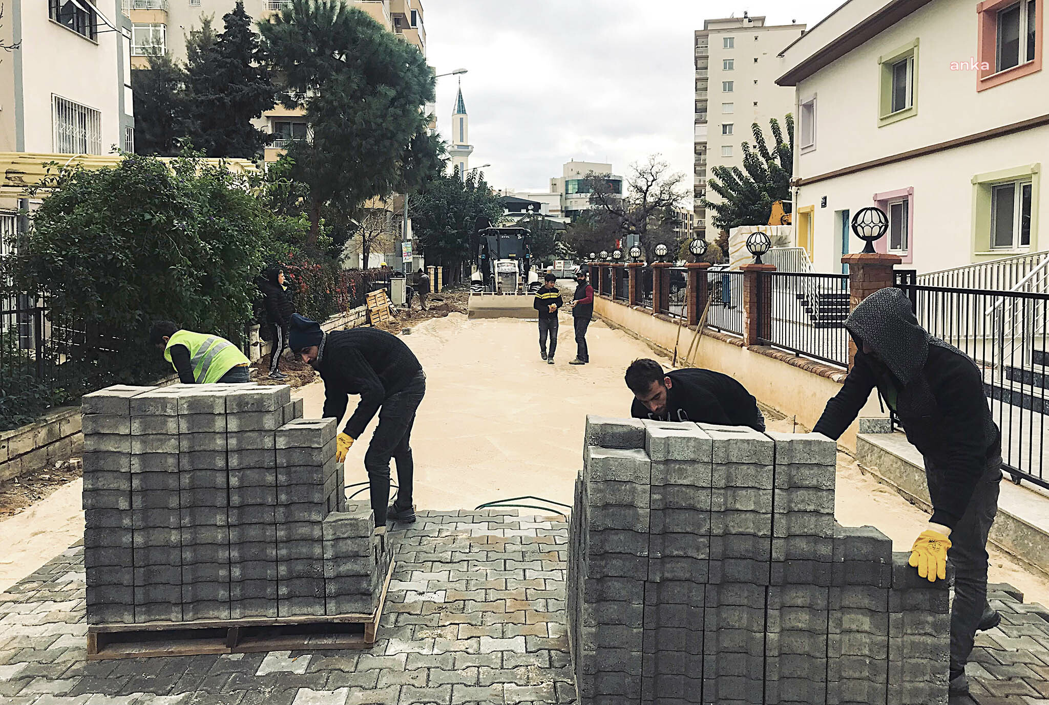 BAYRAKLI'DA ALTYAPI ÇALIŞMALARI DEVAM EDİYOR