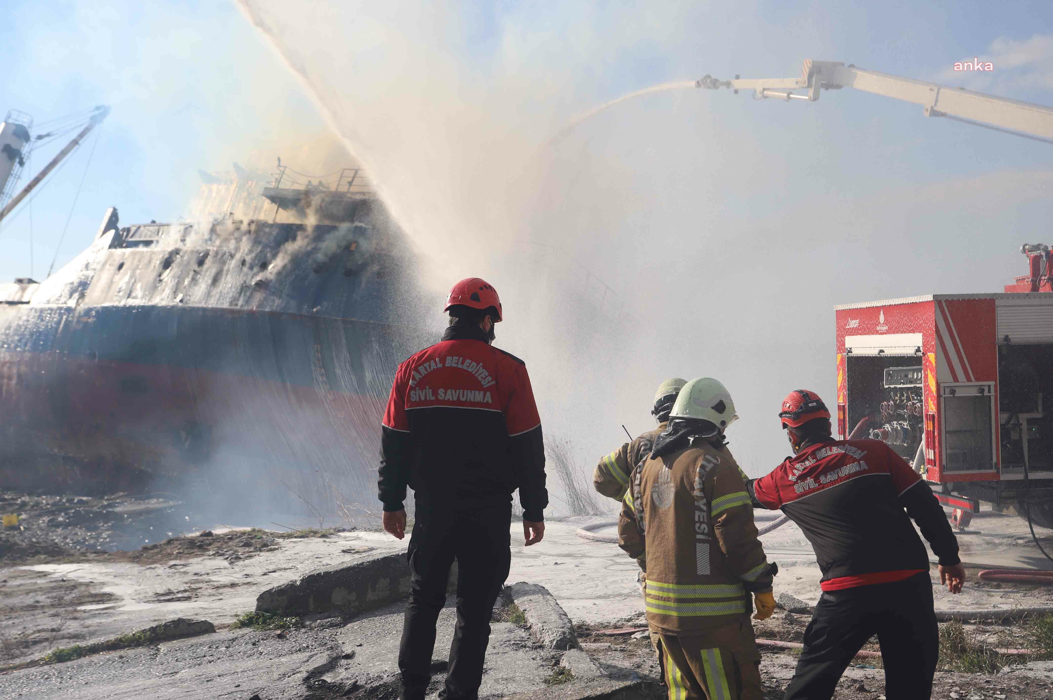 KARTAL'DAKİ GEMİ YANGINI  SÖNDÜRÜLDÜ