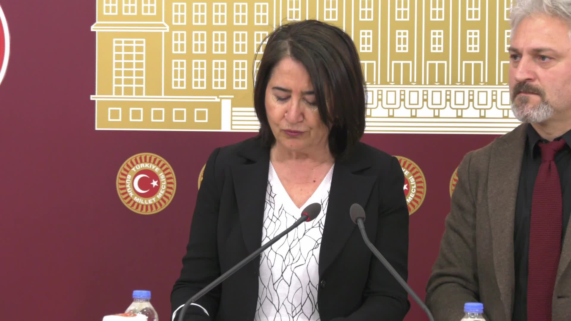 HDP'Lİ MİLLETVEKİLLERİ PEKGÖZEGÜ VE ÇEPNİ, DENİZ POYRAZ DURUŞMASI İÇİN DAYANIŞMA ÇAĞRISINDA BULUNDU