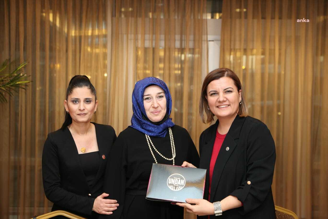 İZMİT BELEDİYE BAŞKANI HÜRRİYET, KURUÇEŞMELİ KADIN ESNAFLA BULUŞTU