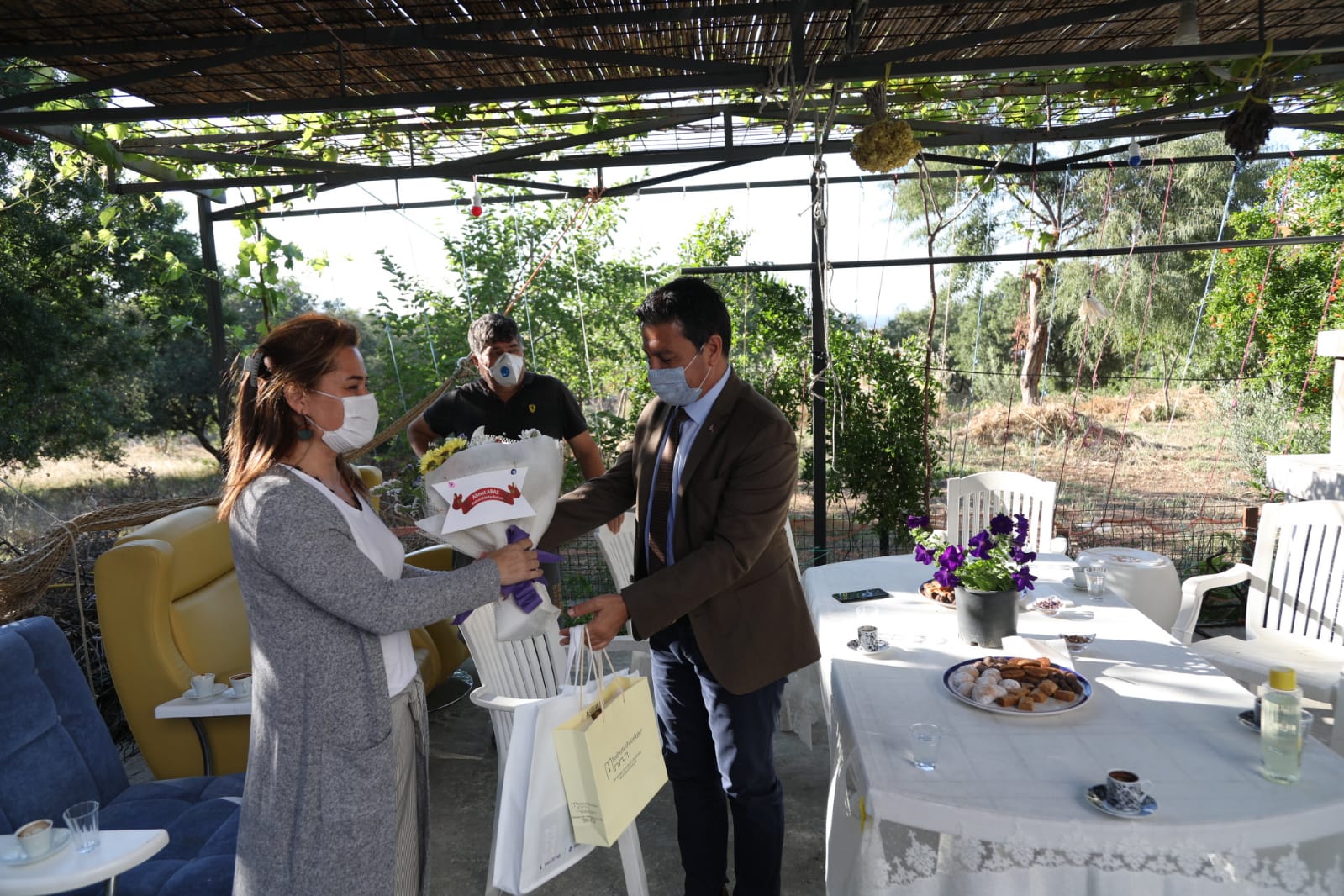 BODRUM BELEDİYE BAŞKANI AHMET ARAS BAYRAM ÖNCESİNDE ŞEHİT AİLELERİNİ ZİYARET ETTİ