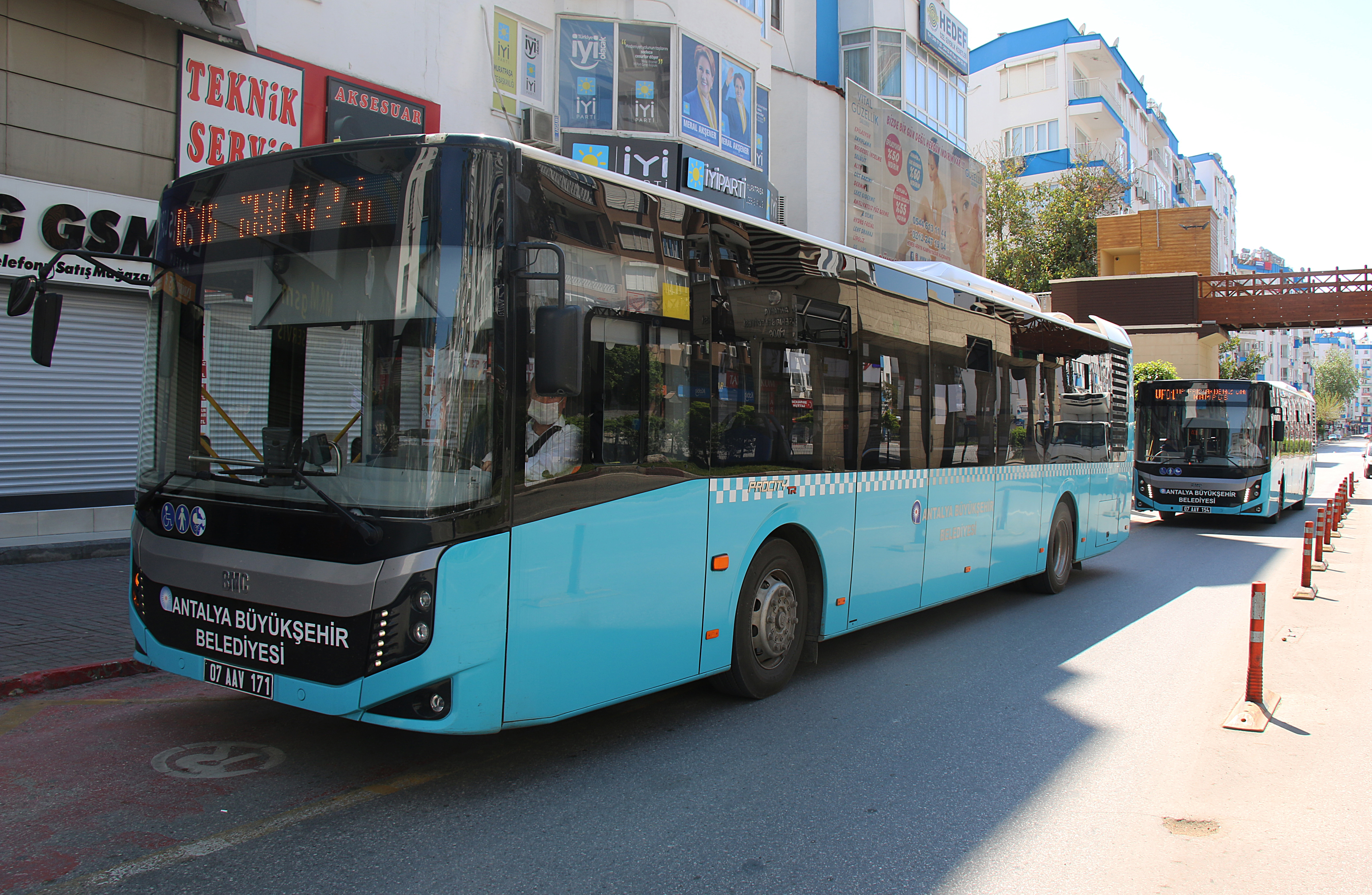 ANTALYA'DA ÇALIŞMA İZNİ OLAN VATANDAŞLARA ÜCRETSİZ ULAŞIM