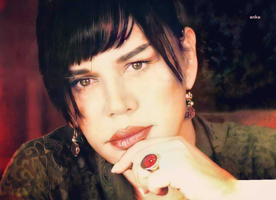 SEZEN AKSU: "DİLİMİ EZEMEZSİN, NEREYE BAKSAM ACI, KİM YOLCU KİM HANCI"
