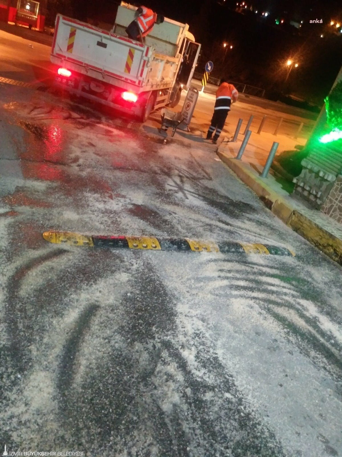 İZMİR'DE KAR VE BUZ MÜCADELESİ