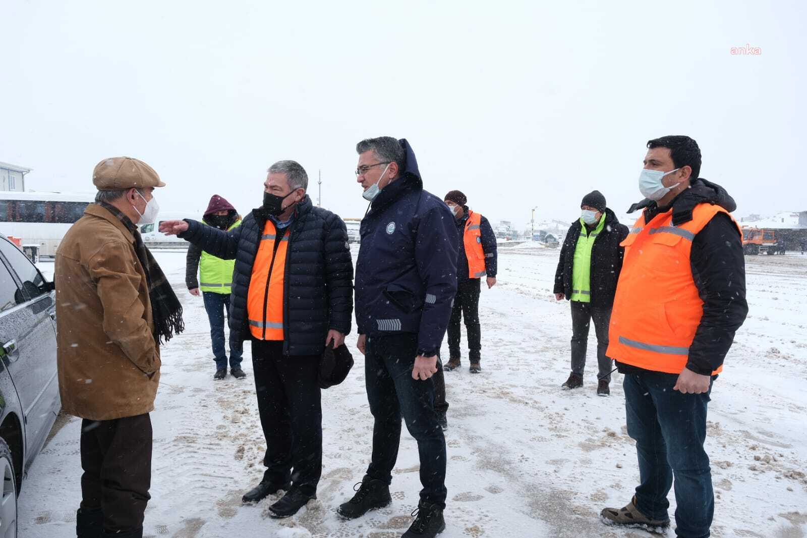 YILMAZ BÜYÜKERŞEN, KARLA MÜCADELE EDEN EKİPLERİN YANINDA
