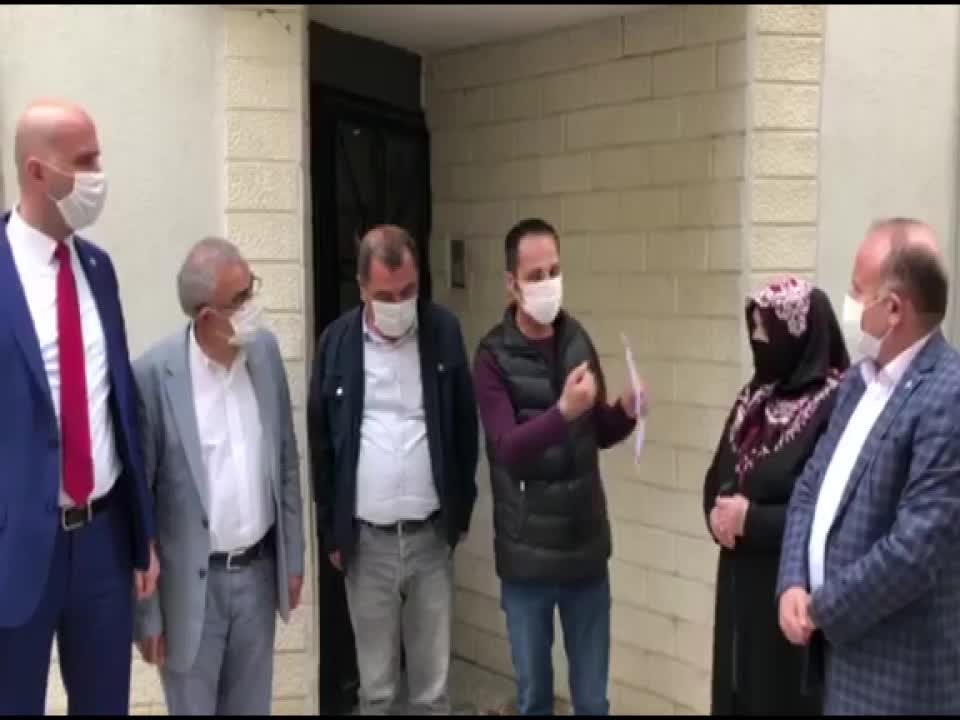 ÇÖP ATMAYA ÇIKTI, BEKÇİLER AİLESİYLE BİRLİKTE GÖZALTINA ALDI, İYİ PARTİ OLAYA EL KOYDU