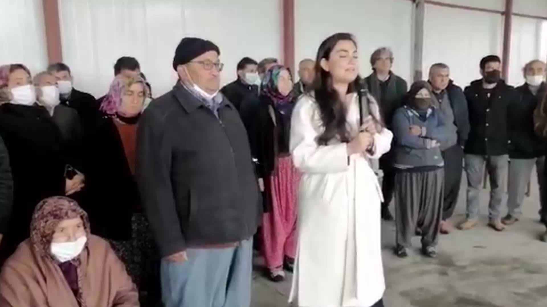 TARIM ARAZİLERİ İÇİN AÇTIKLARI DAVAYI KAZANAN ÇİFTÇİLER KUTLAMA YAPTI