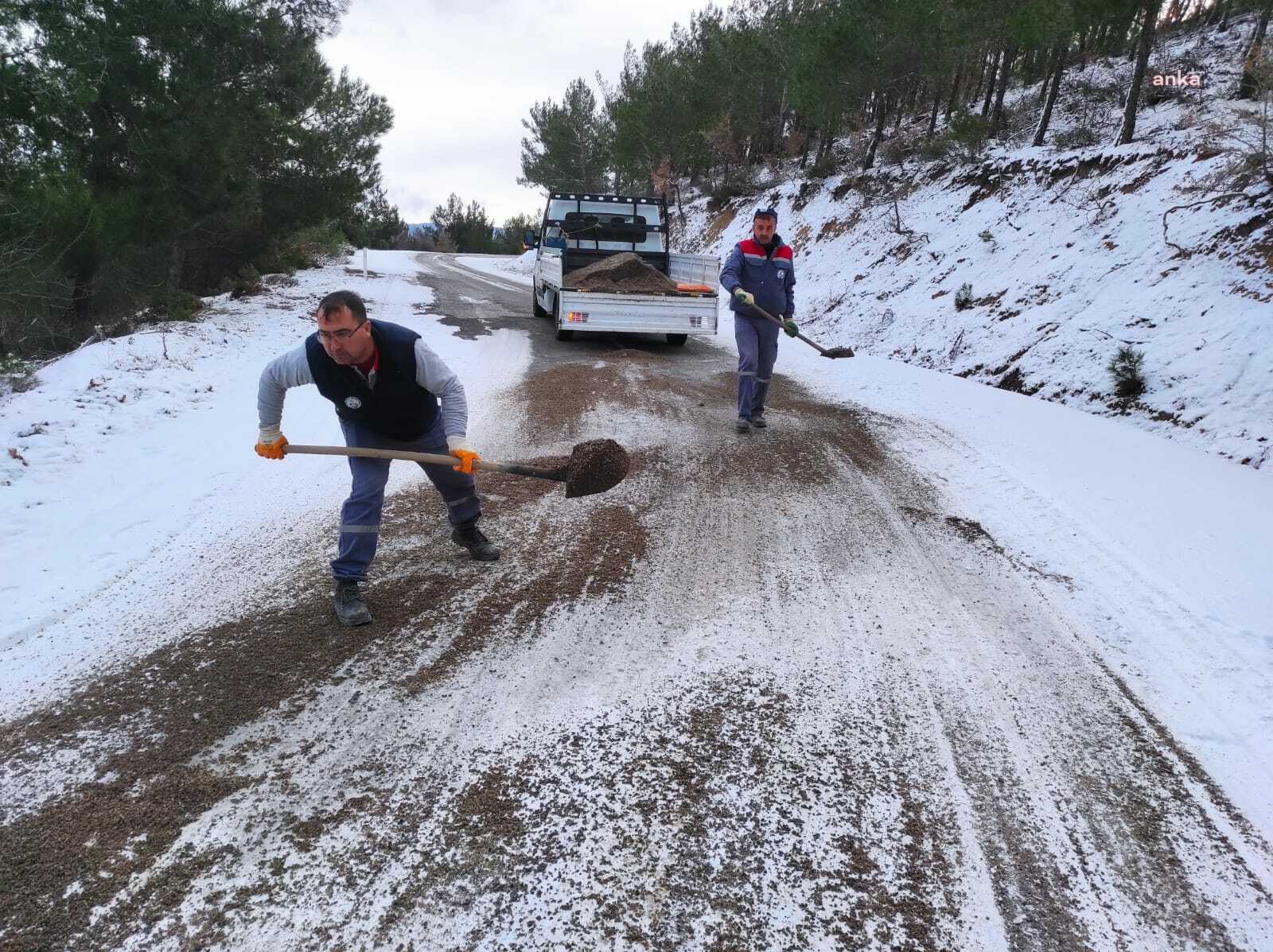 BURHANİYE'NİN KIRSAL YOLLARI TUZLANIYOR