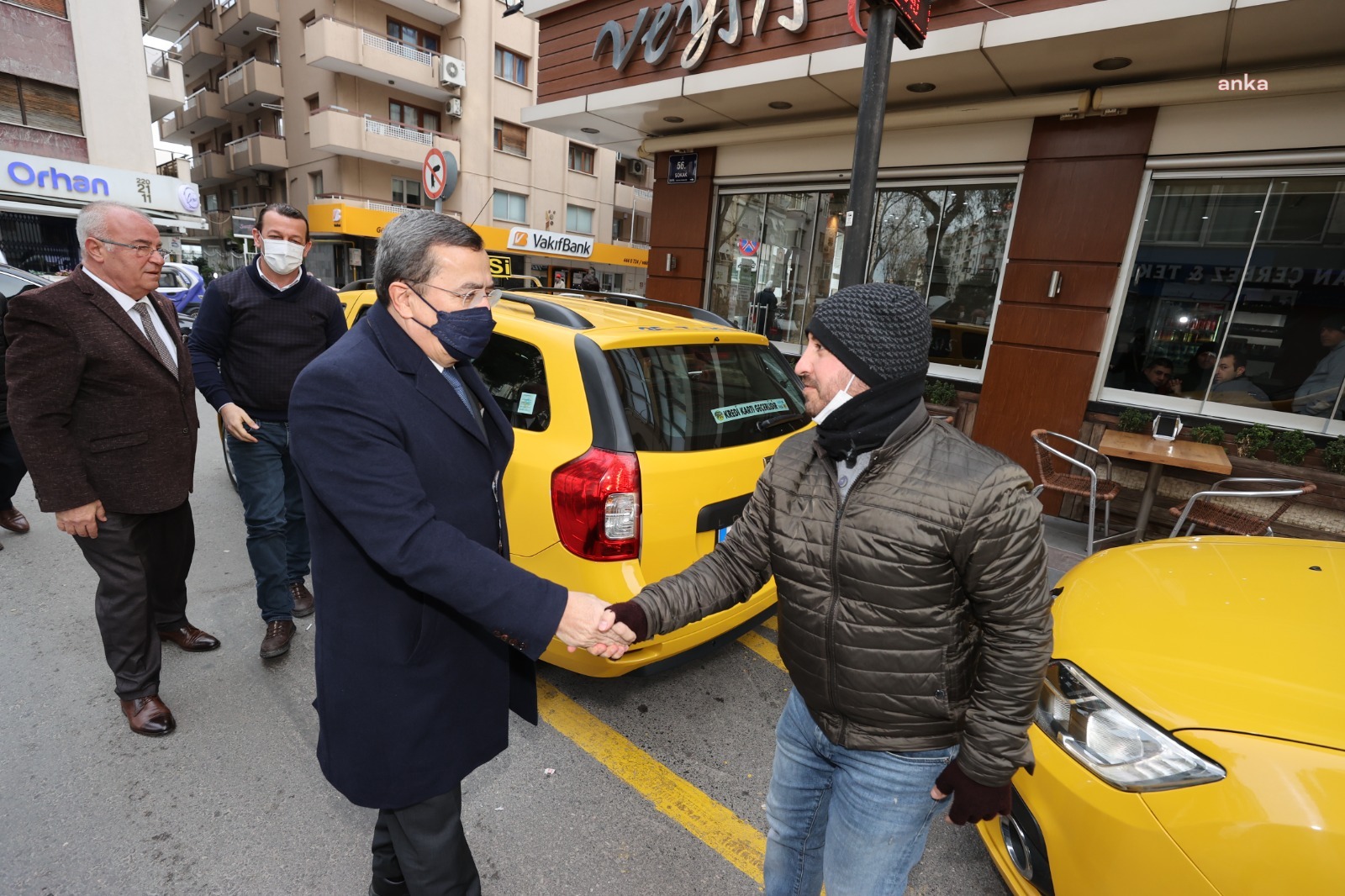 KONAK BELEDİYE BAŞKANI BATUR, AKARYAKIT ZAMLARININ VURDUĞU TAKSİCİ ESNAFINI DİNLEDİ
