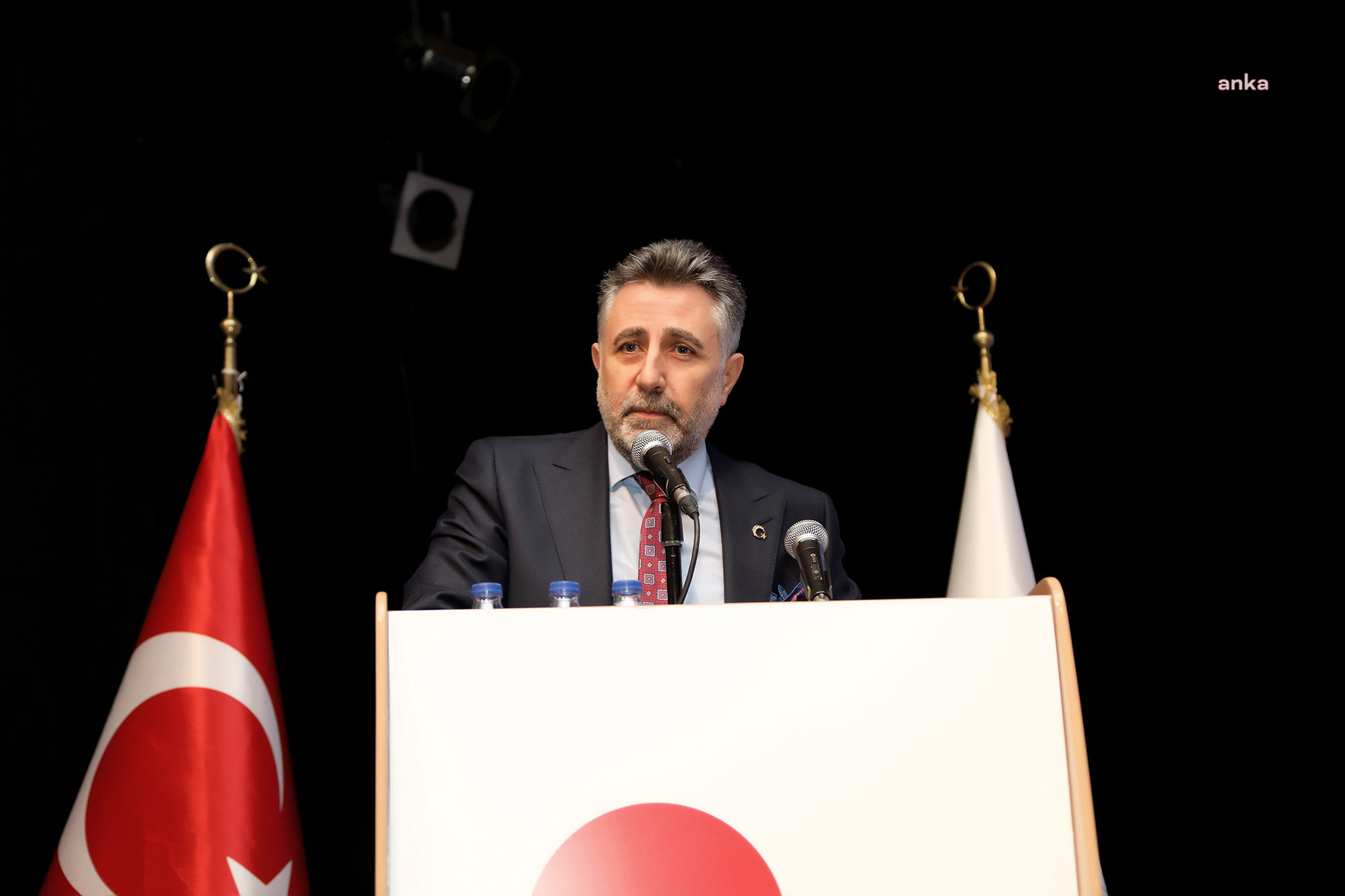 BAYRAKLI BELEDİYE BAŞKANI SANDAL: “MÜTEAHHİTİN DEĞİL, HALKIN BAŞKANIYIM”