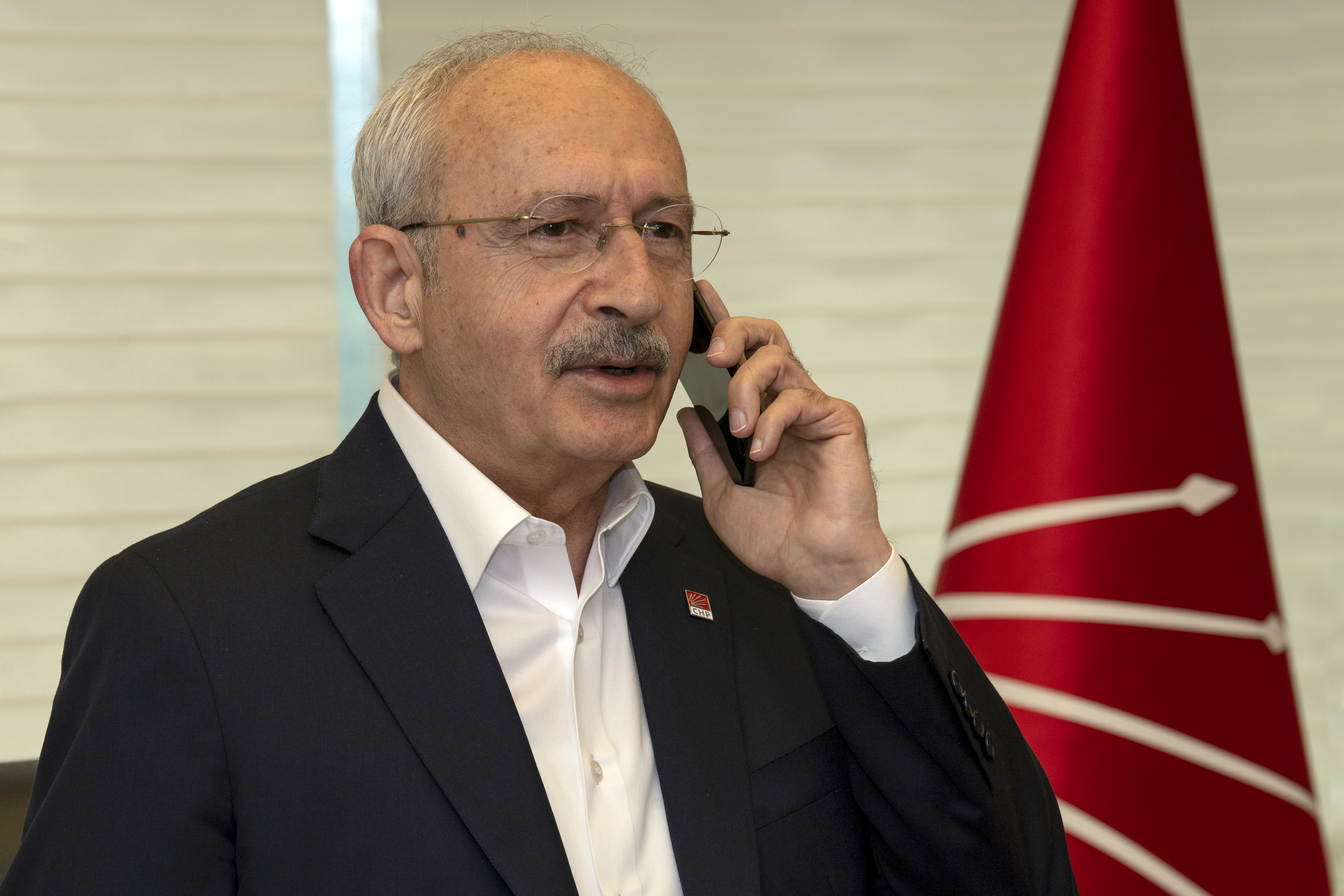 KILIÇDAROĞLU’NDAN ESKİ CUMHURBAŞKANLARI VE SİYASİ PARTİ LİDERLERİNE BAYRAM KUTLAMASI