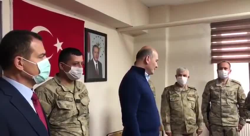 İÇİŞLERİ BAKANI SOYLU ASKERLERLE BAYRAMLAŞTI
