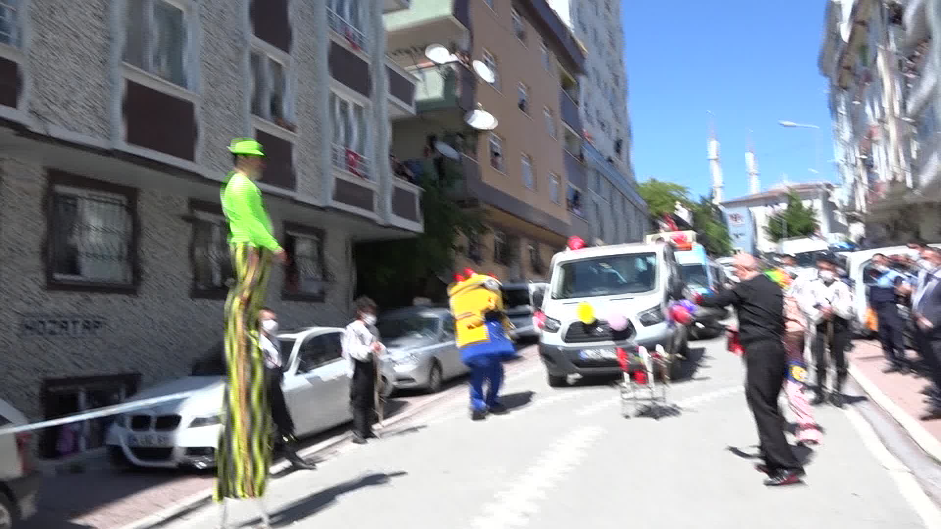 ESENYURT BELEDİYESİ’NDEN EVDE KALANLARA GEZİCİ BAYRAM EĞLENCESİ