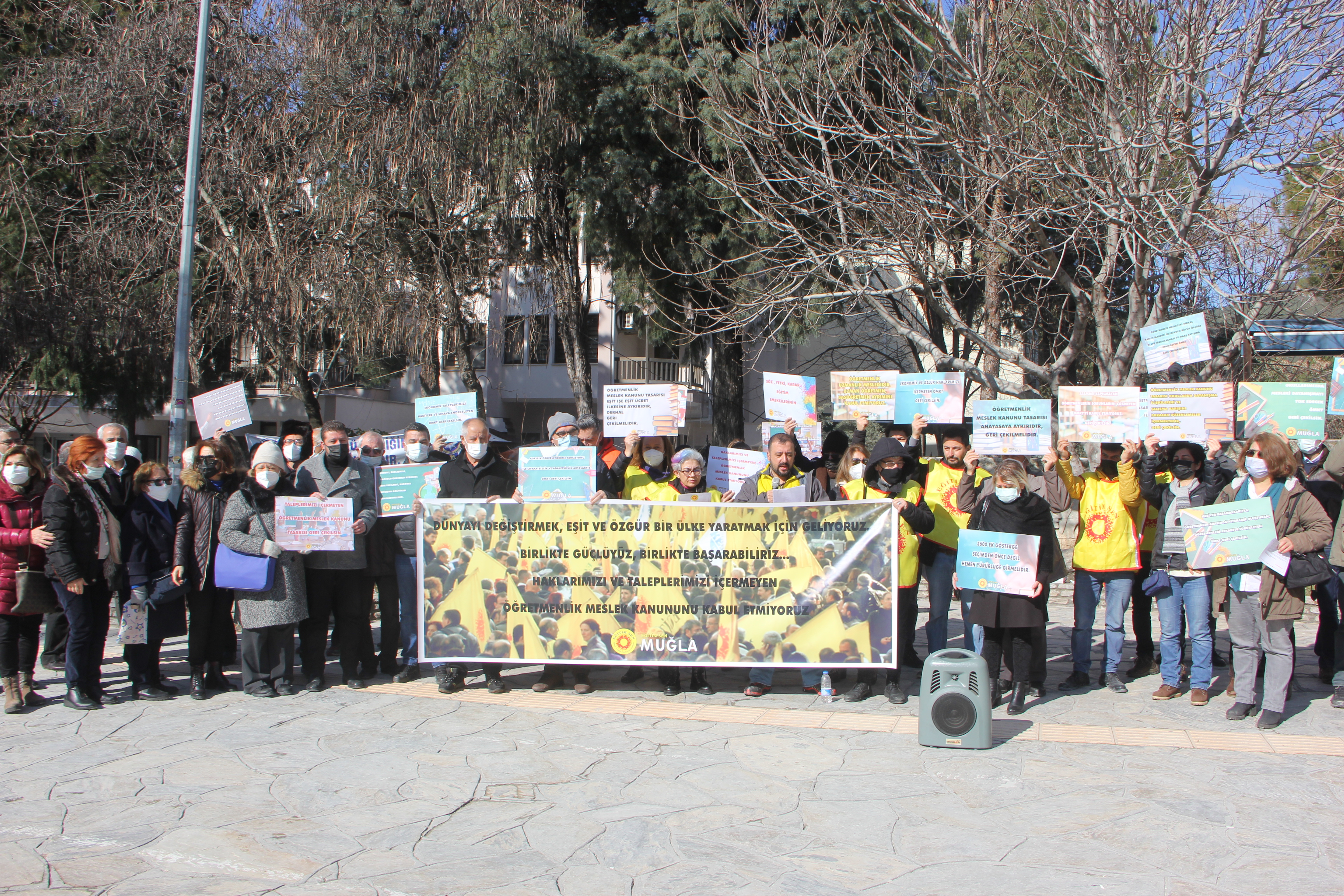 EĞİTİM SEN MUĞLA ŞUBESİ'NDEN 'ÖĞRETMENLİK MESLEK KANUNU' PROTESTOSU