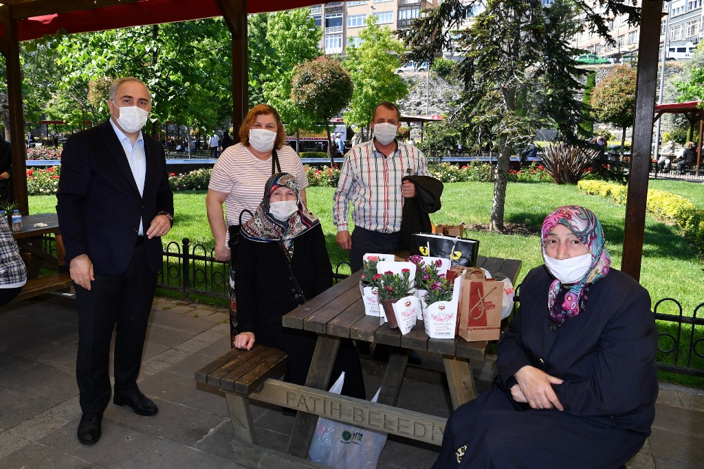 FATİH’TE SOKAĞA ÇIKANLAR İÇİN MÜZİK DİNLETİSİ