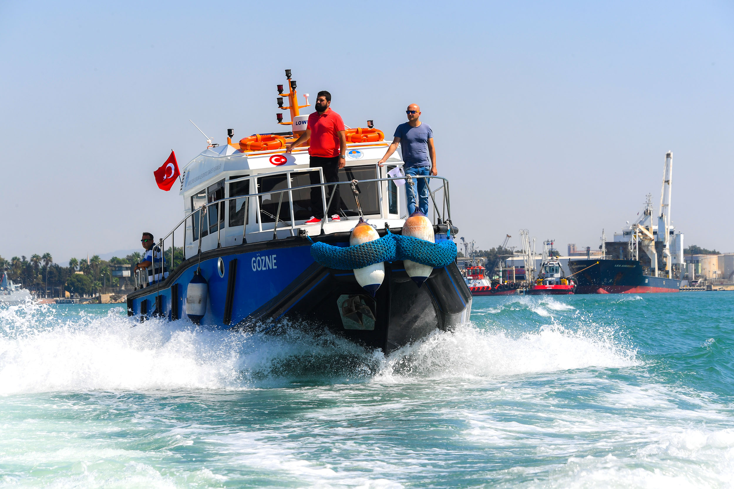 MERSİN BÜYÜKŞEHİR, NE KARADA NE DENİZDE  KİRLİLİĞE GEÇİT VERİYOR