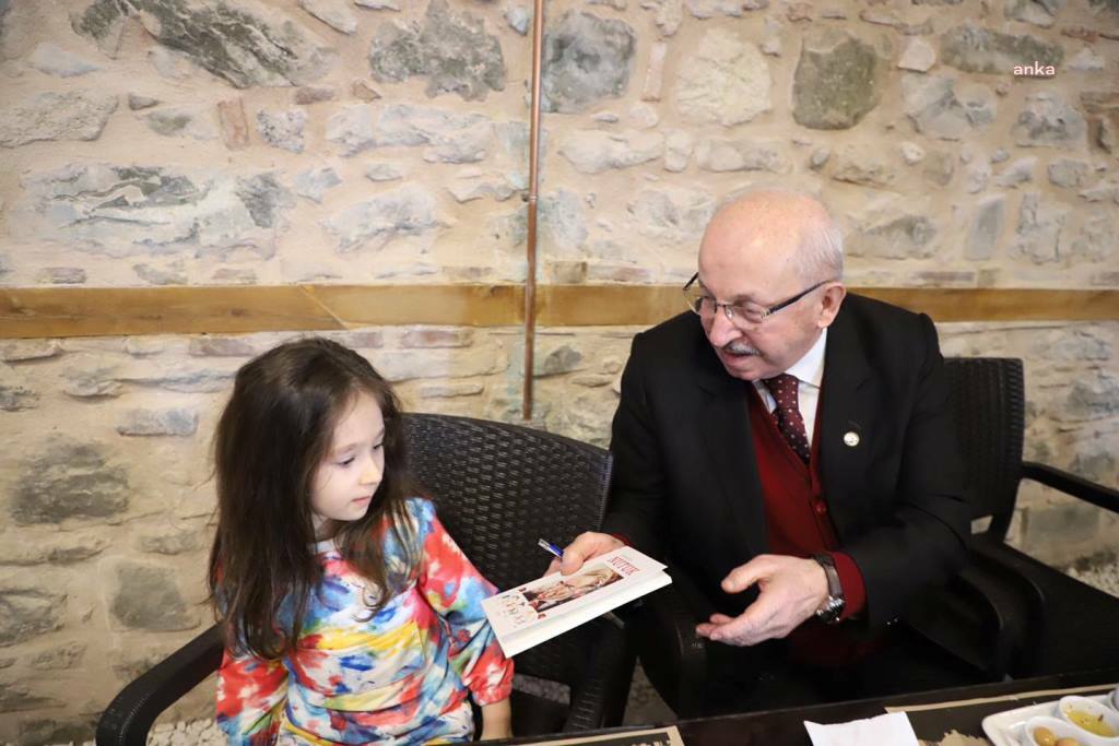 TEKİRDAĞ BÜYÜKŞEHİR BELEDİYE BAŞKANI ALBAYRAK, KÜLTÜR TURU KAPSAMINDA ÖĞRENCİLERLE BULUŞTU
