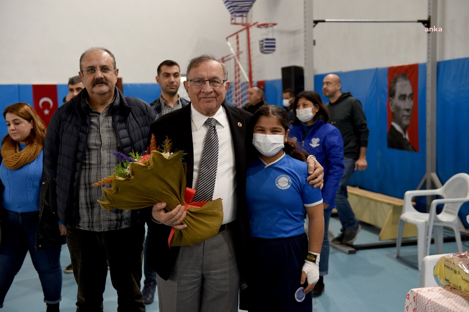 SEYHAN'DA KÜÇÜK SPORCULARA 'HİJYEN SETİ' DESTEĞİ