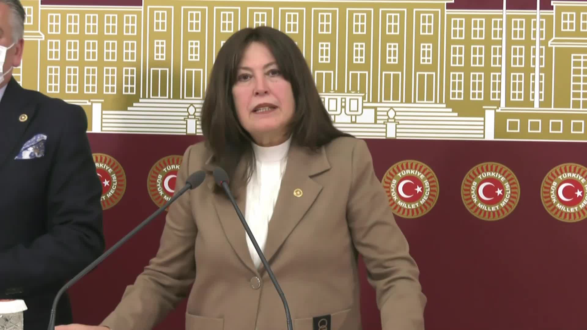 ŞENOL SUNAT'TAN “ÖĞRETMENLİK MESLEK KANUNU” TEPKİSİ: “YAPILAN SİYASİ POPÜLİSTLİK VE TATLI SU KURNAZLIĞI”