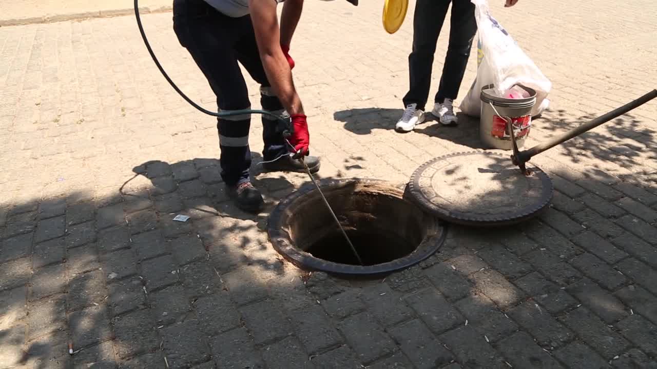 EFELER BELEDİYESİ İLÇE GENELİNDE LAVRA İLAÇLAMASI YAPIYOR