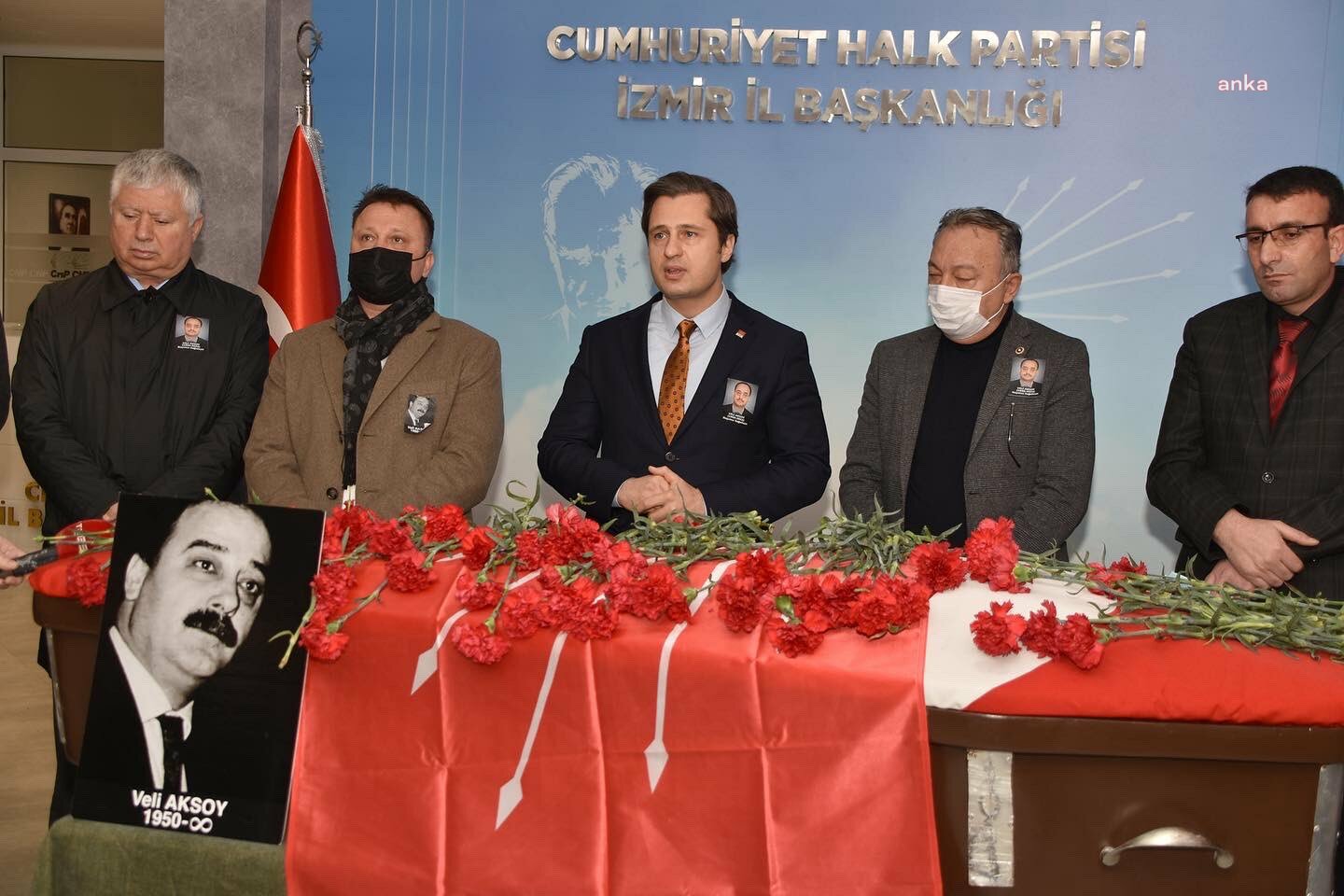 VELİ AKSOY İÇİN CHP İZMİR İL BAŞKANLIĞI'NDA CENAZE TÖRENİ DÜZENLENDİ