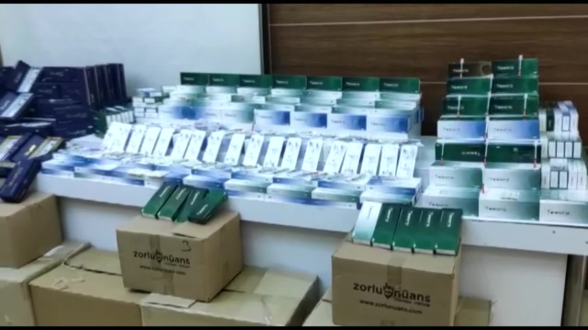 İSTANBUL'DA 2 MİLYON LİRA DEĞERİNDE SAHTE DOLGU VE BOTOKS MALZEMESİ ELE GEÇİRİLDİ