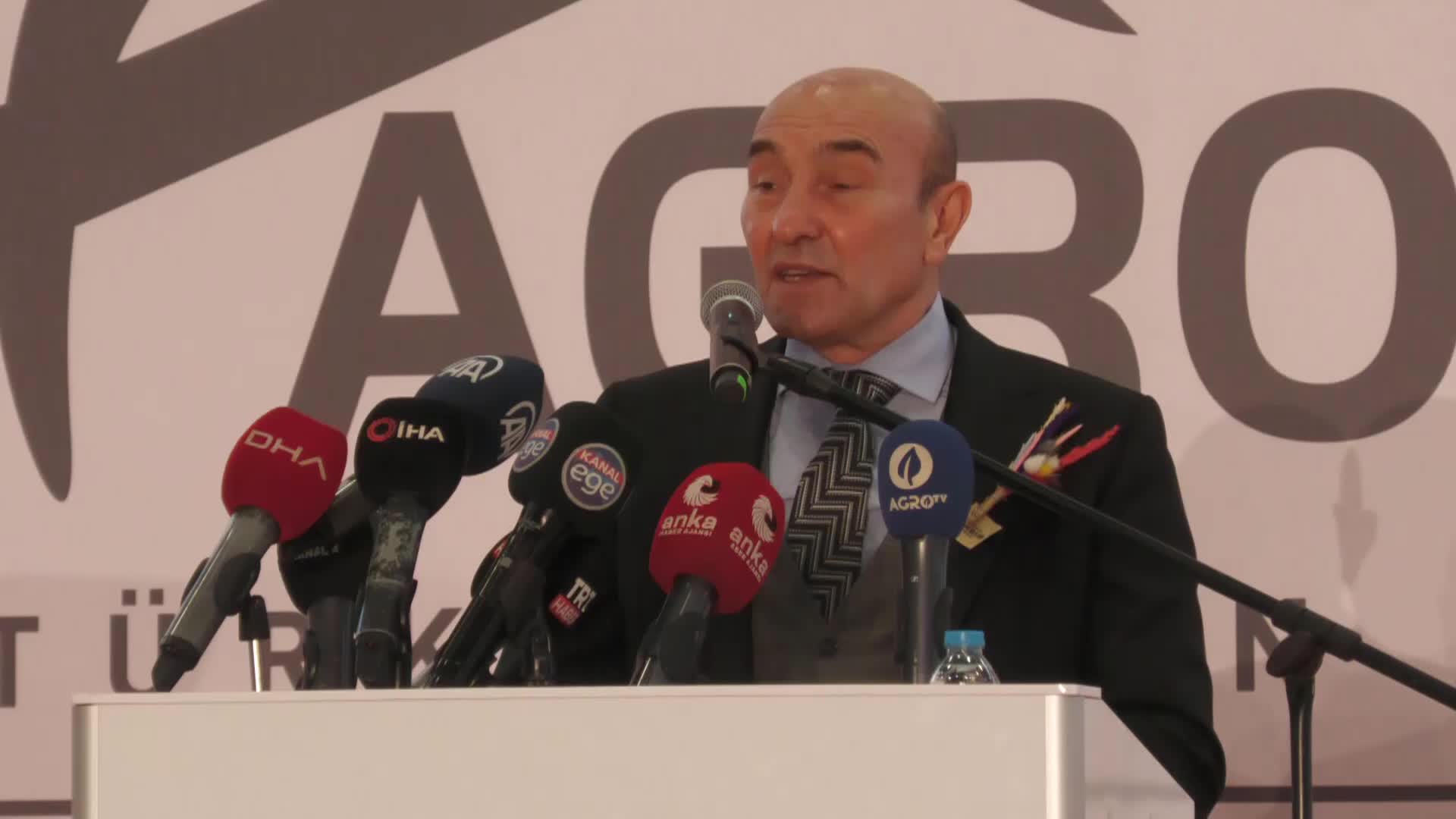 TUNÇ SOYER: "ATALIK TOHUMLARLA VE KÜÇÜK ÜRETİCİLERİMİZLE ŞEHİRLERİ DOYURABİLİRİZ"