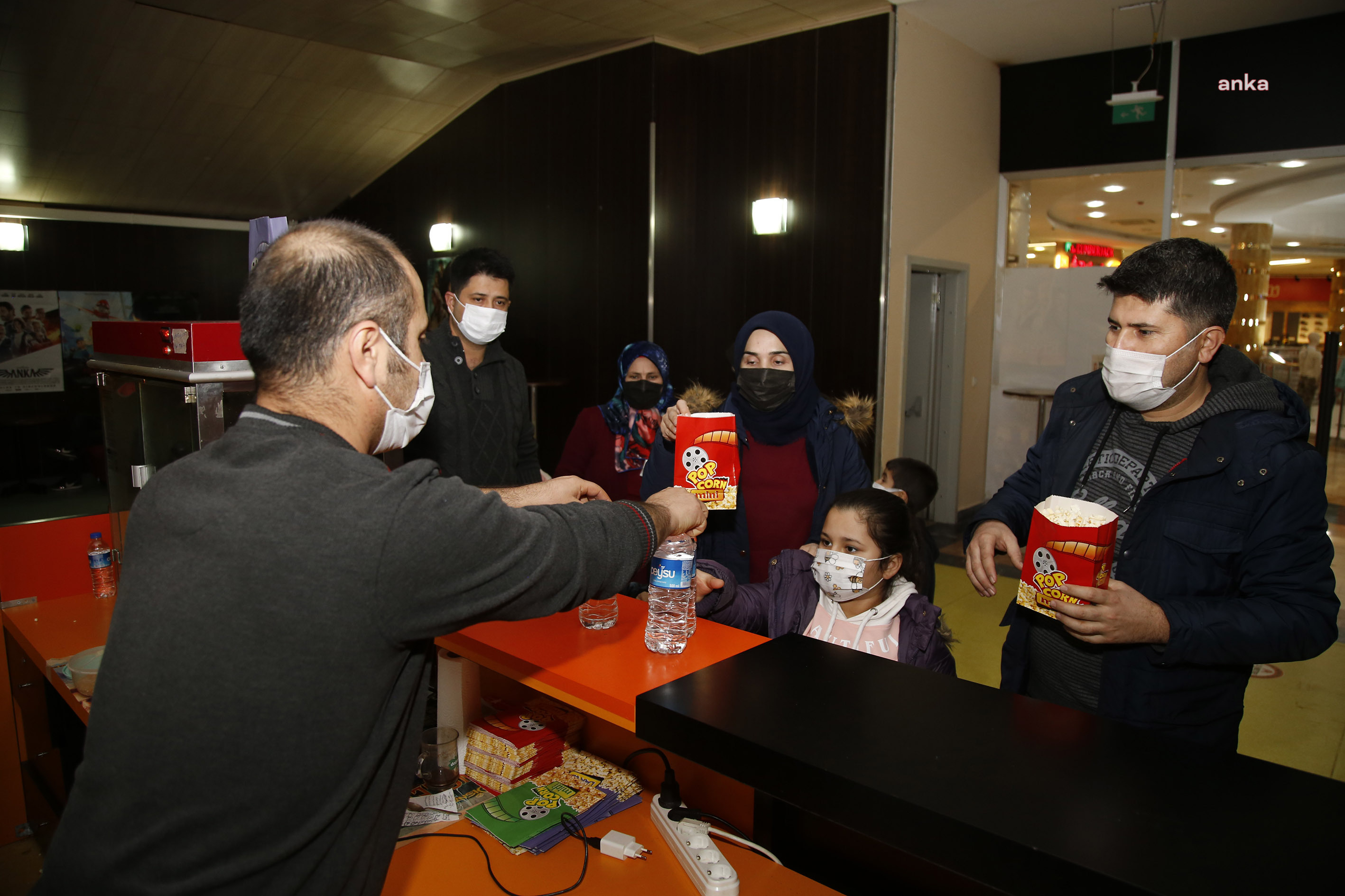 DÖŞEMEALTI BELEDİYESİ'NDEN ÇOCUKLARA KARNE HEDİYESİ