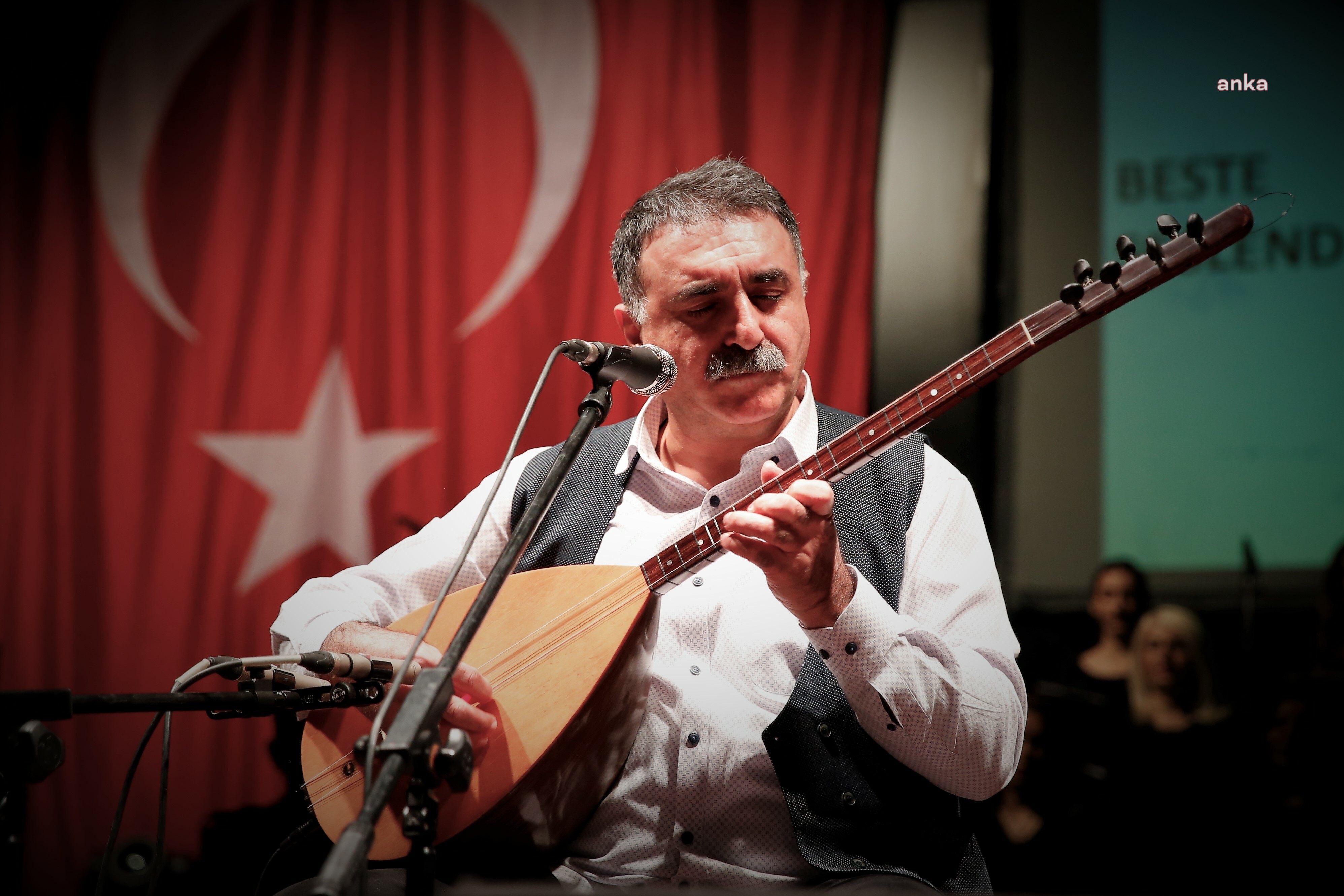 ANTALYA'DA ERDAL ERZİNCAN SEVGİSİ SALONLARA SIĞMADI