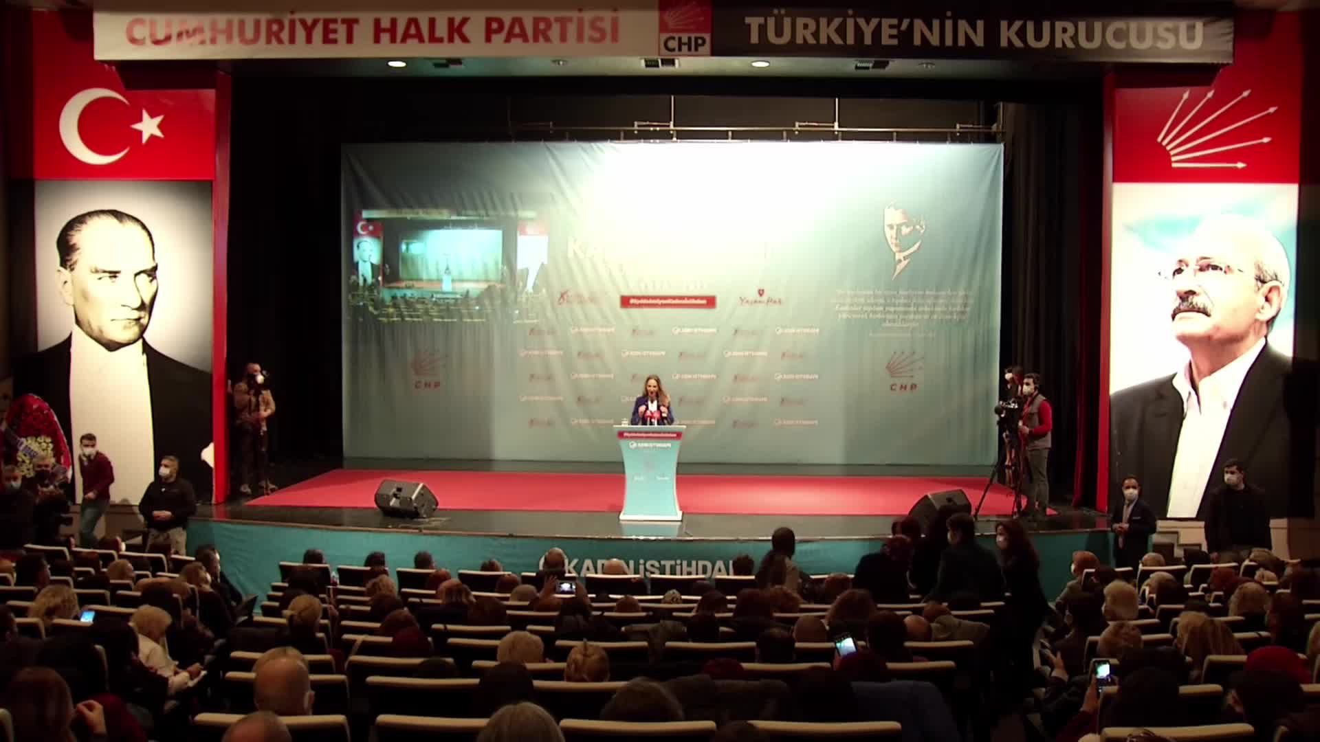 CHP’NİN KADIN İSTİHDAMI BULUŞMASI’NDA KADINLAR KONUŞTU: “PATATES DEPOSUNDA ÇALIŞMAK TIPKI MADENCİLİK GİBİ, AMA HİÇBİR SAĞLIK GÜVENCEMİZ YOK, KİMSENİN BİZDEN HABERİ YOK”