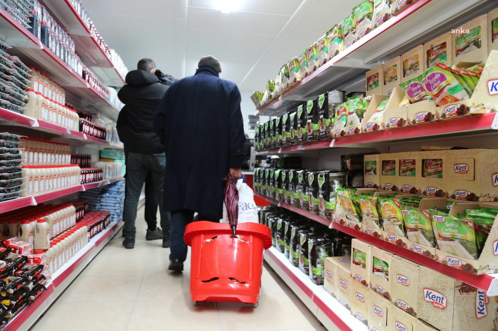 ATAŞEHİR’DE DAYANIŞMA SOSYAL MARKETLERLE BÜYÜYOR