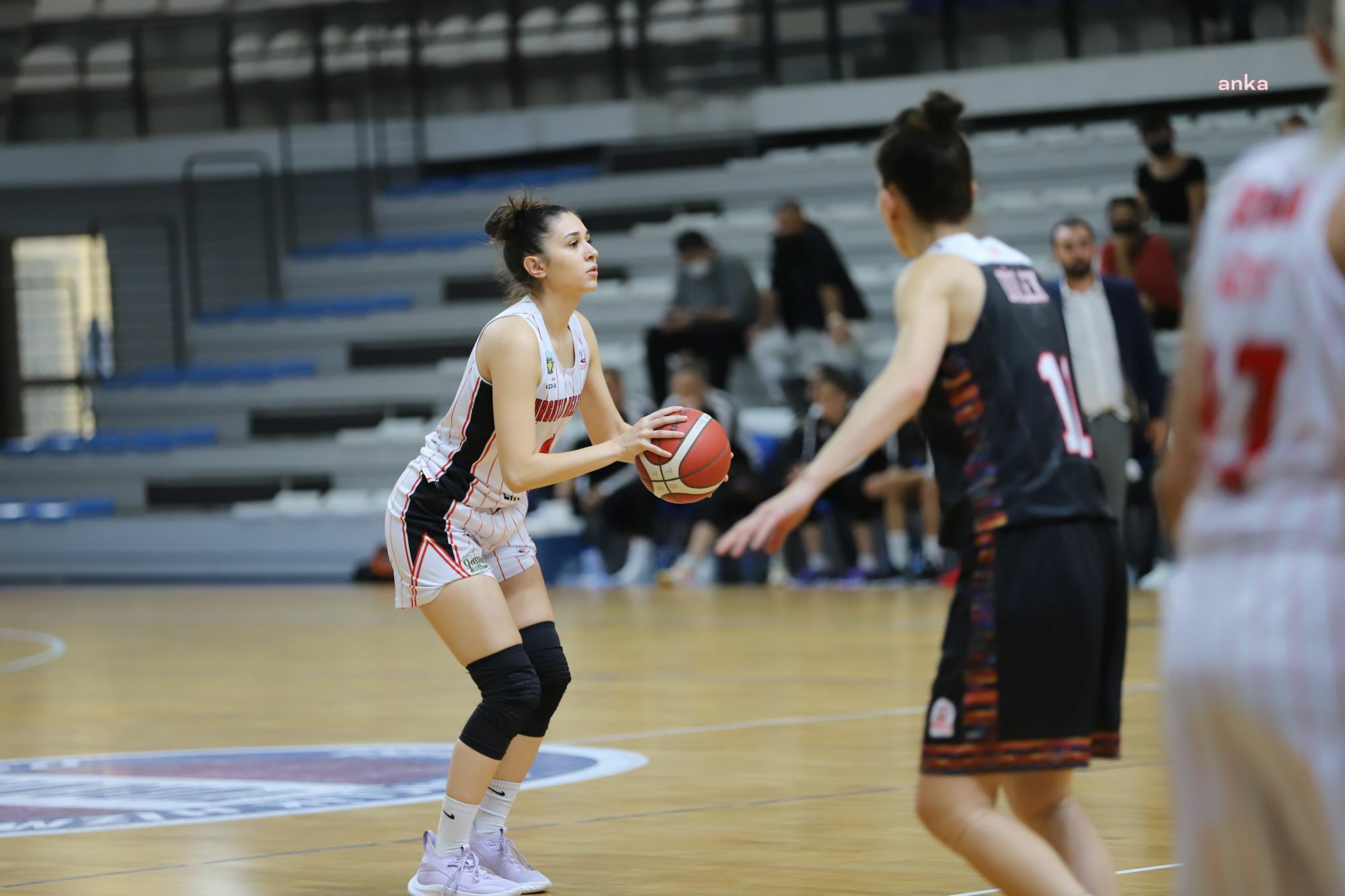 TURGUTLU BELEDİYESPOR KADIN BASKETBOL TAKIMI ÇEŞME DEPLASMANINDA