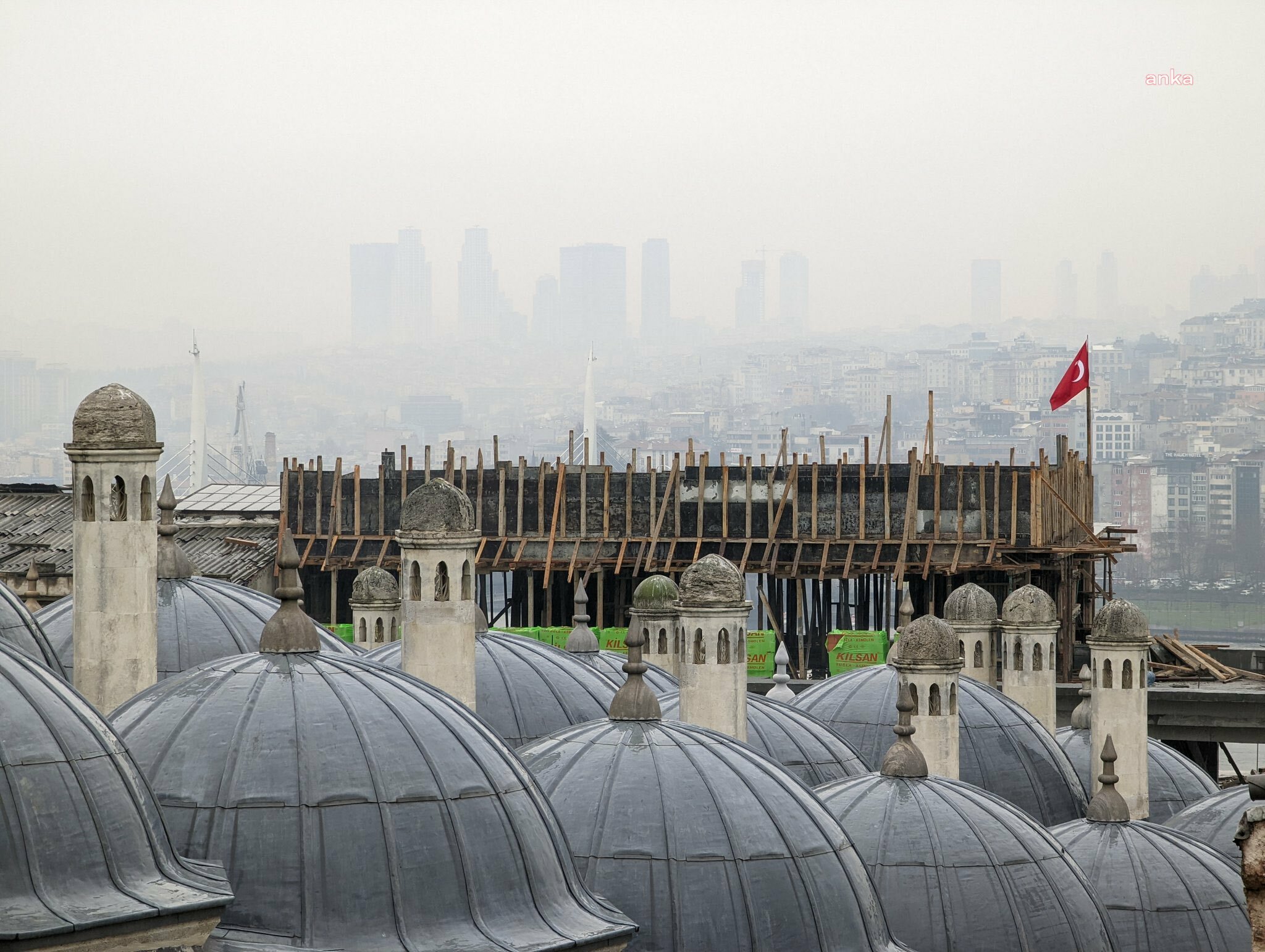 İBB, SÜLEYMANİYE’Yİ PERDELEYEN YAPI İÇİN ACİL DURDURMA İSTEDİ