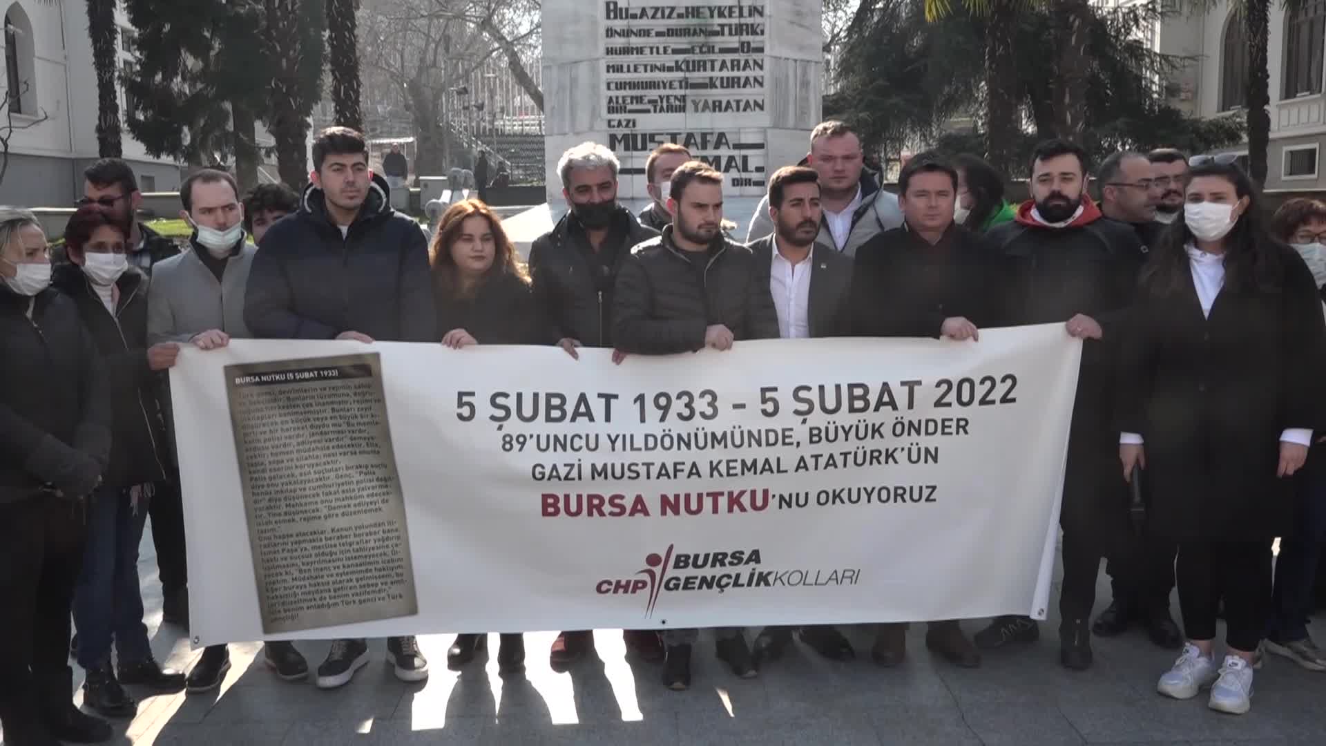 CHP BURSA GENÇLİK KOLLARI, ANITI ÖNÜNDE ATATÜRK’ÜN BURSA NUTKUNU OKUDU