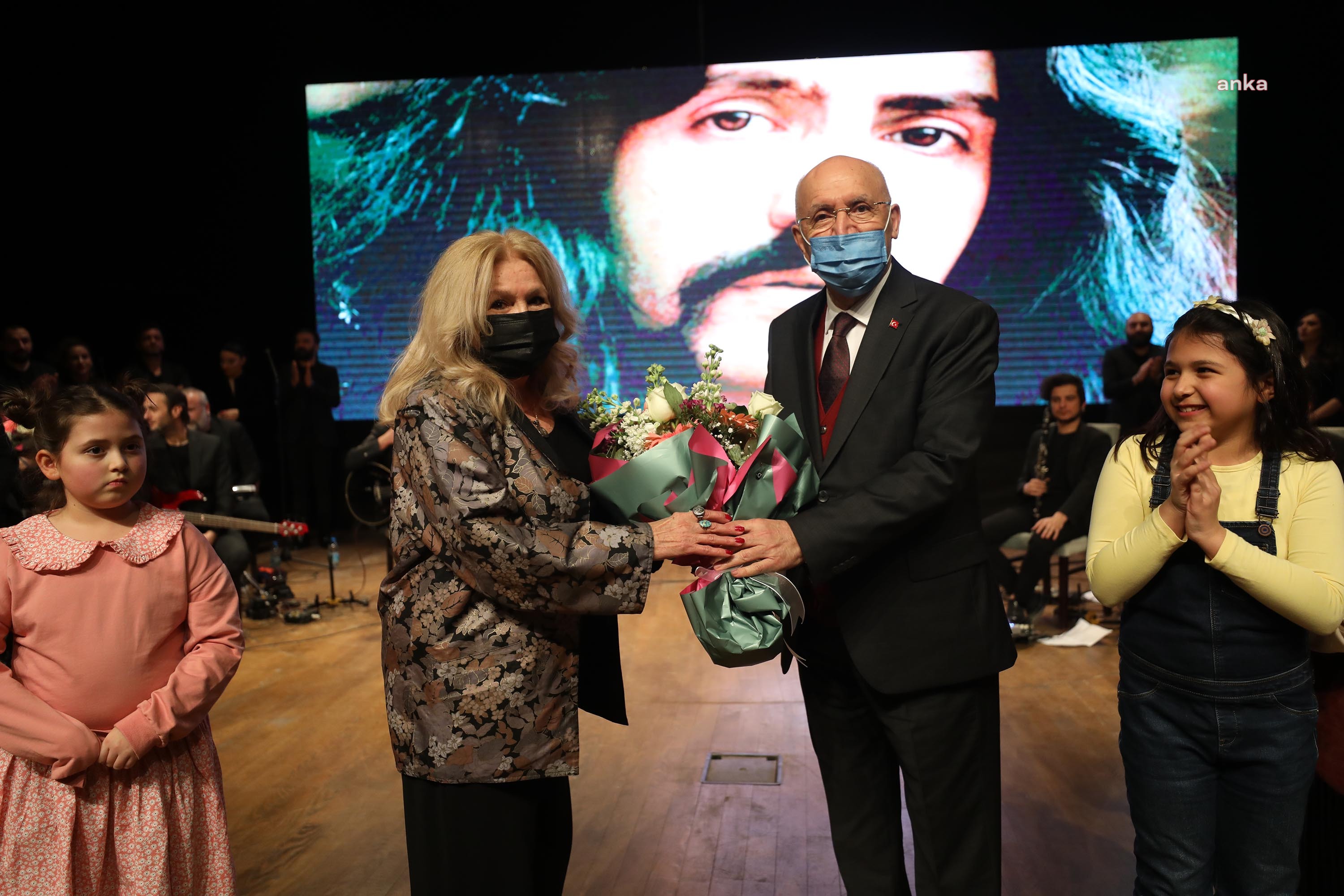 YENİMAHALLE'DE BARIŞ MANÇO ŞARKILARI SÖYLENDİ
