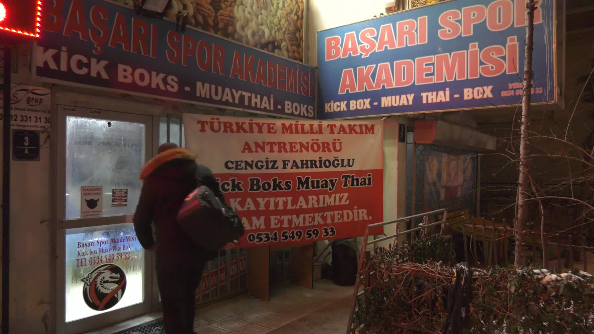BAŞKENTLİ ÇOCUKLAR KİCK BOKS SPORUYLA TANIŞIYOR