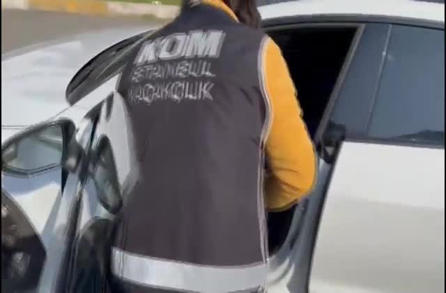İSTANBUL MERKEZLİ 3 İLDE LÜKS OTOMOBİL KAÇAKÇILARINA OPERASYON: 8 GÖZALTI