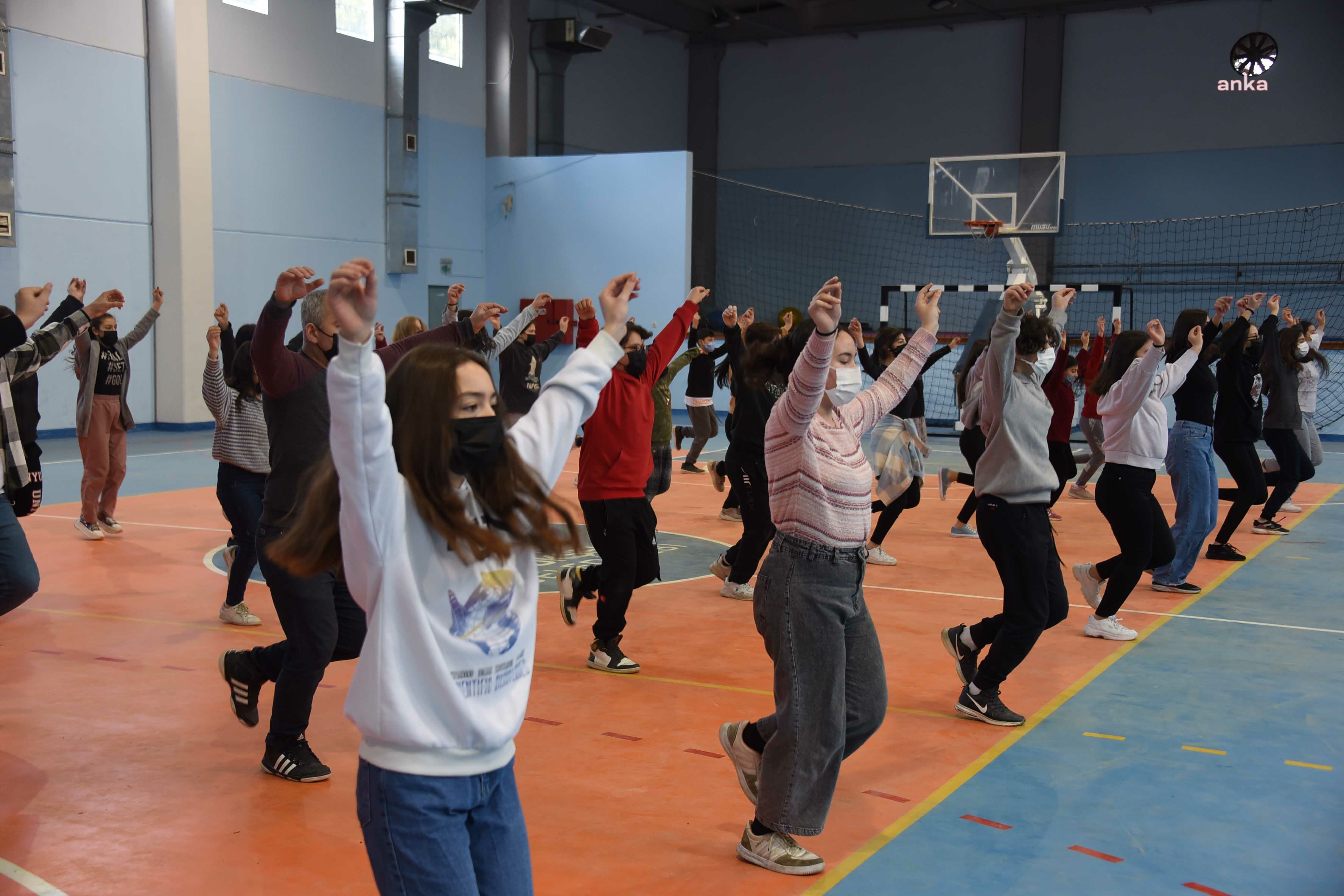 KEMALPAŞA HALK DANSLARI TOPLULUĞU, 23 NİSAN’A HAZIRLANIYOR