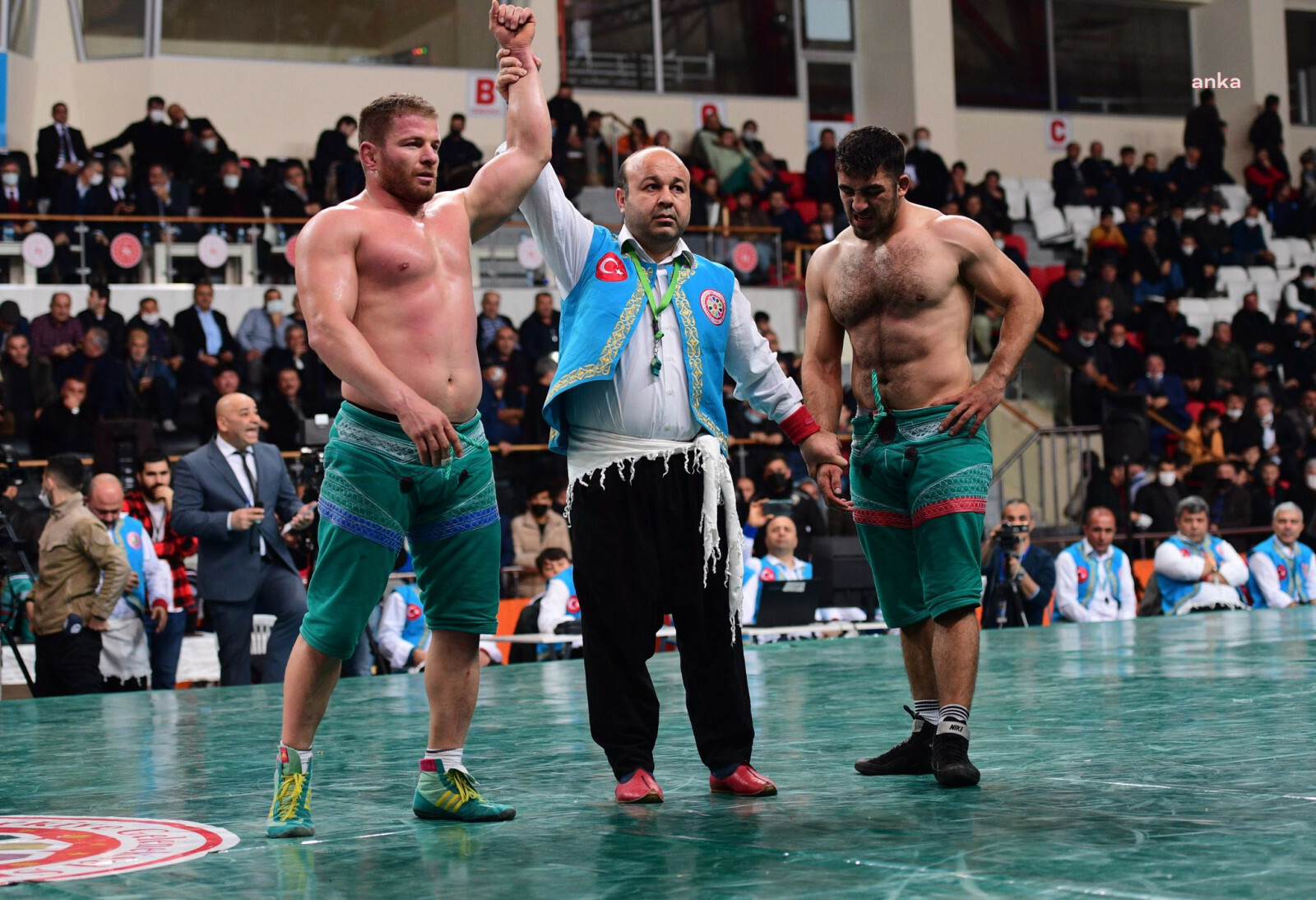 MUHİTTİN BÖCEK ŞALVAR GÜREŞİ DÜNYA ŞAMPİYONASINA KATILAN SPORCULARI TEBRİK ETTİ