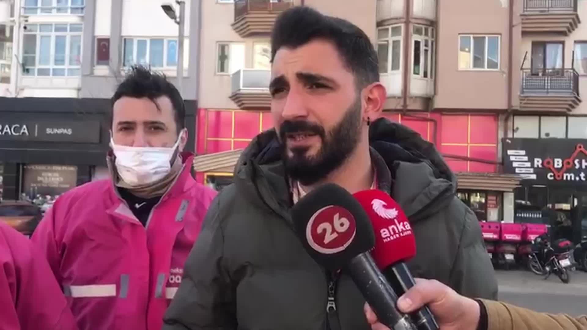 ESKİŞEHİR’DE EYLEM YAPAN YEMEKSEPETİ KURYELERİNE PARK CEZASI KESİLDİ