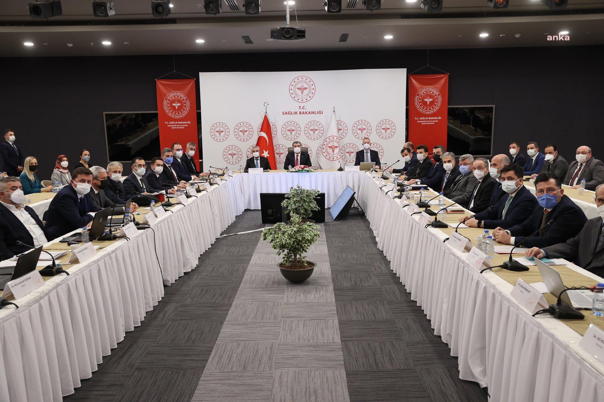 SAĞLIK BAKANI KOCA’DAN “İSTANBUL” AÇIKLAMASI: “GÜNLÜK VAKA SAYILARI 40 BİNDEN 20 BİNİN ALTINA İNDİ. HATIRLATMA DOZU AŞIMIZI OLMALIYIZ”