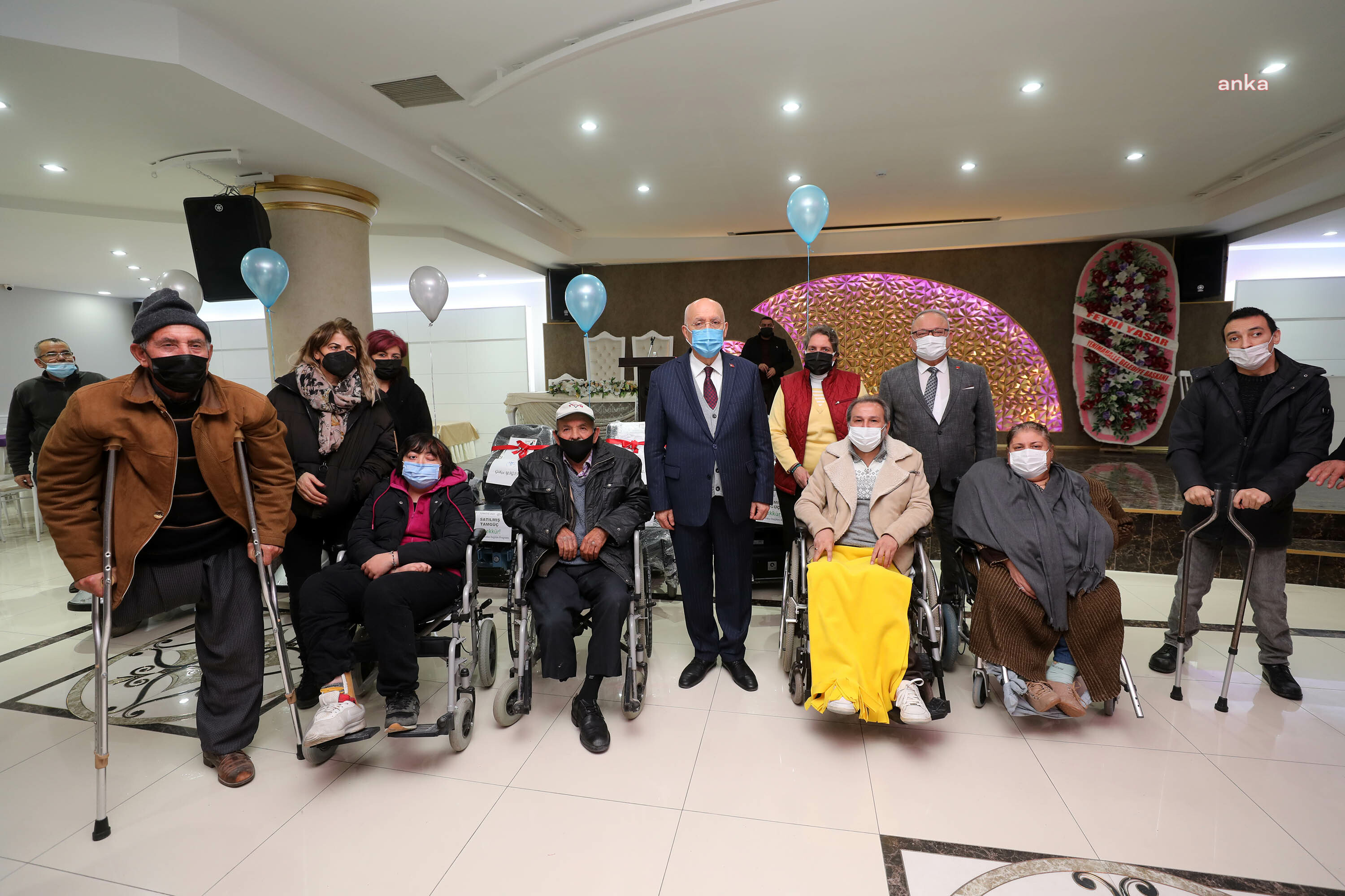 YENİMAHALLE’DE ENGELLER HAYIRSEVERLERİN DESTEKLERİYLE AŞILIYOR