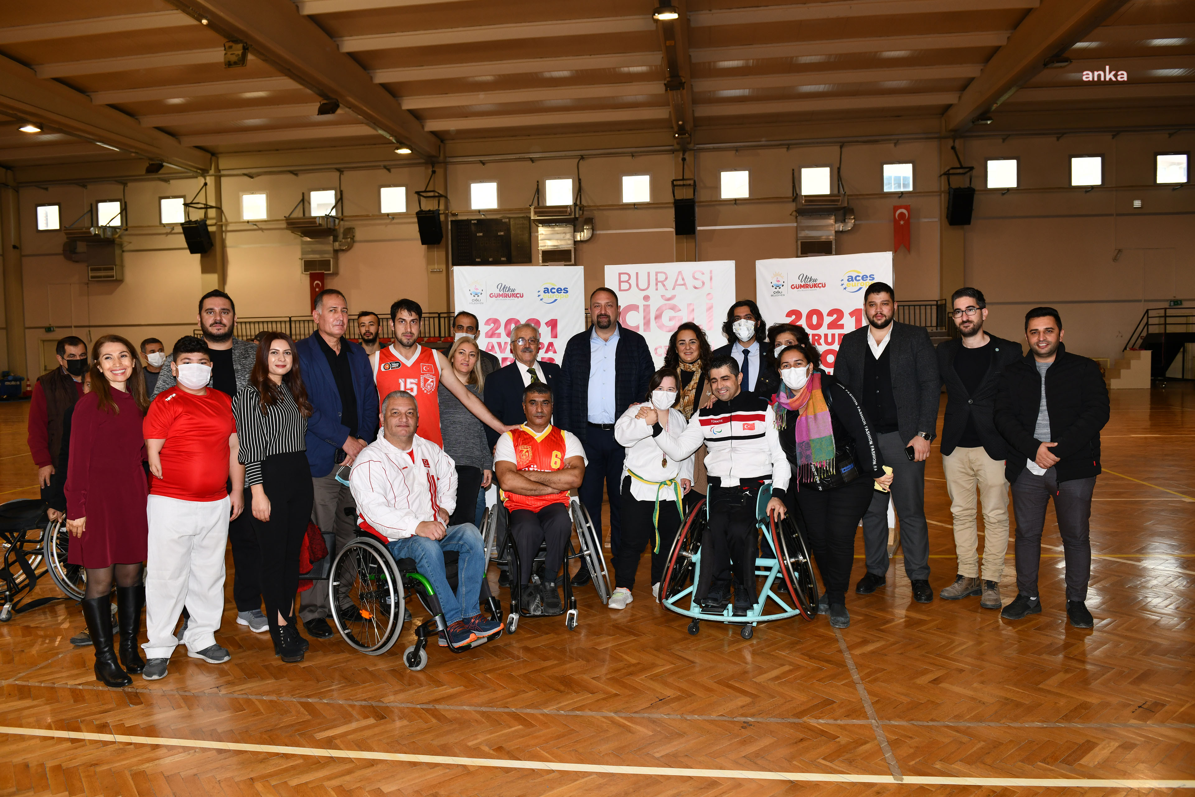 ÇİĞLİ'DE SPOR ENGEL TANIMIYOR